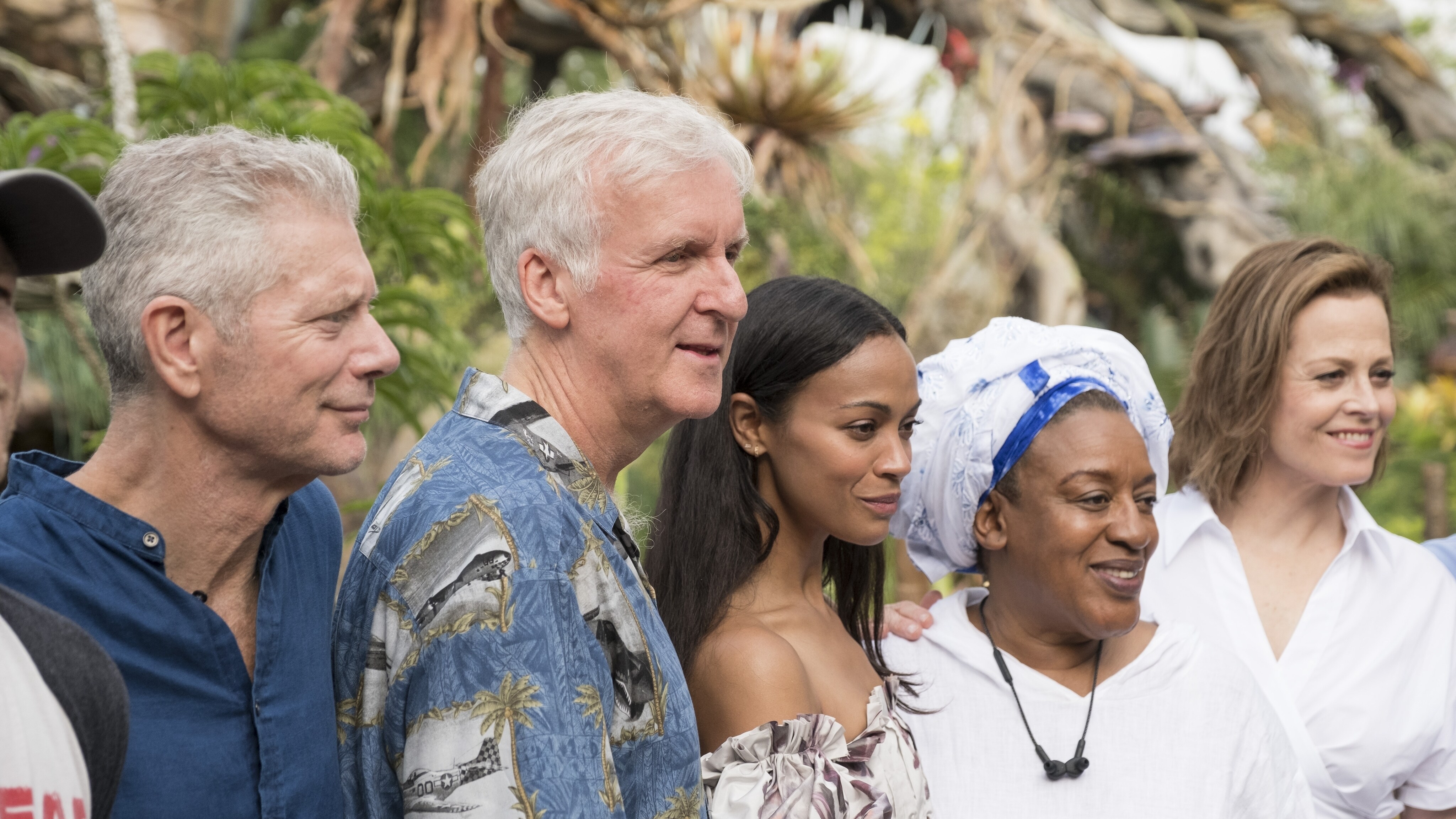 From left to right, Actor Stephen Lang, Director James Cameron, actors Zoe Saldana, CCH Pounder, and Sigourney Weaver