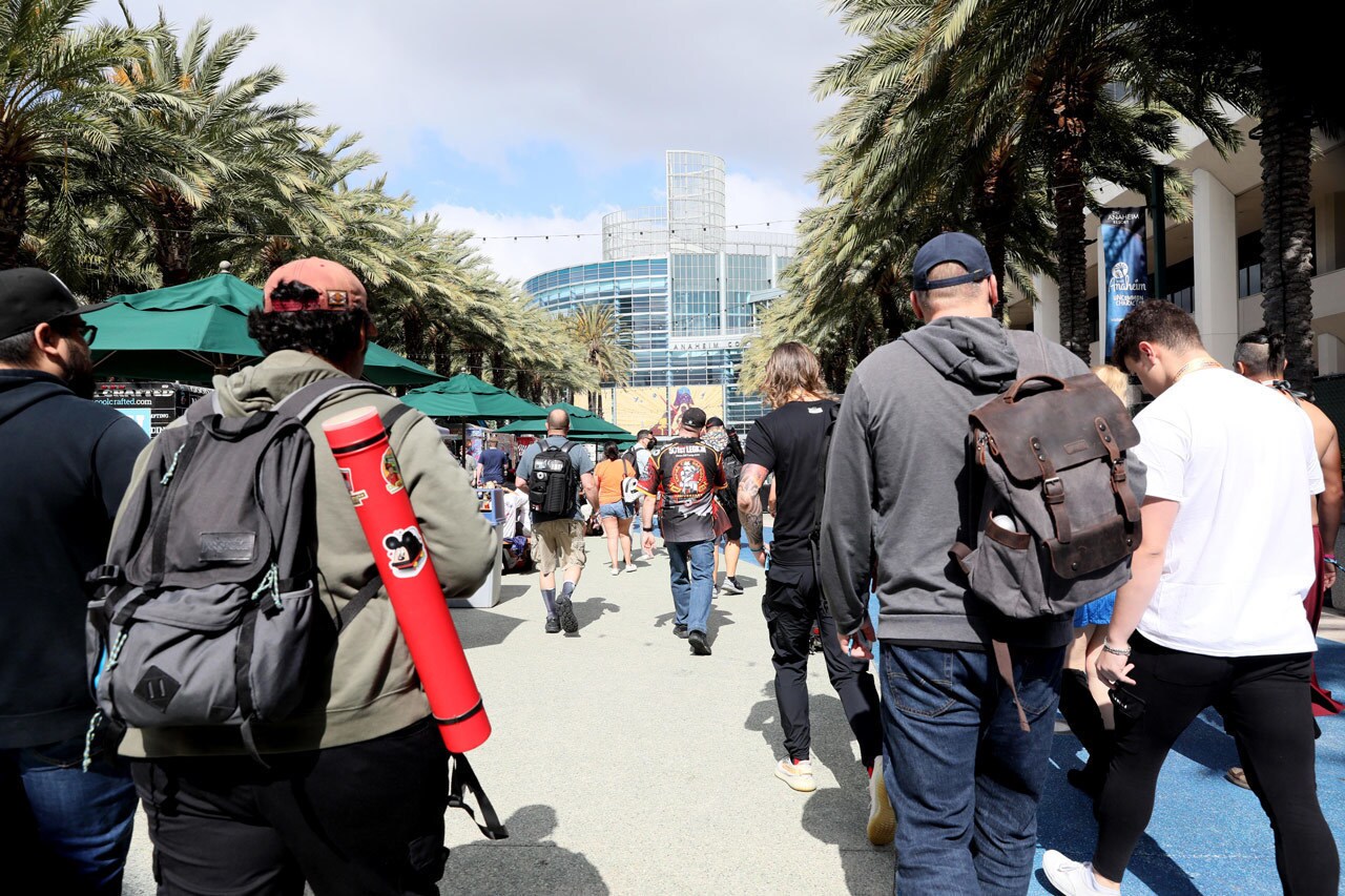 Fans walking into Star Wars Celebration 