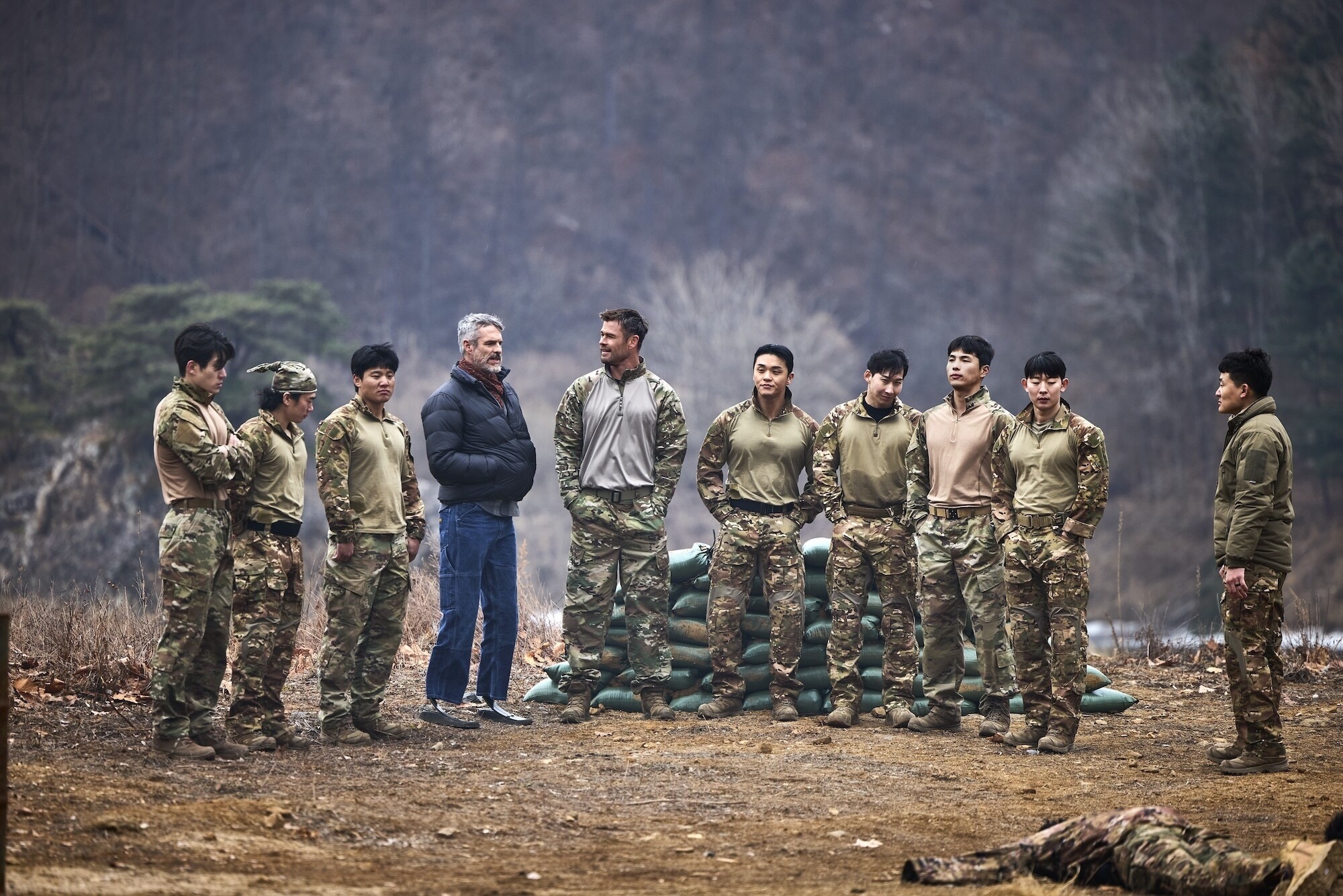 Chris Hemsworth sets out to confront his chronic pain in a bold, immersive journey through South Korea. Guided by pain expert Dr. BJ Miller, he explores ancient healing traditions and cutting-edge science. The final test: "pain valley"—a brutal gauntlet of Special Forces trials that will push him to the limit. (credit: National Geographic/Evan Paterakis)