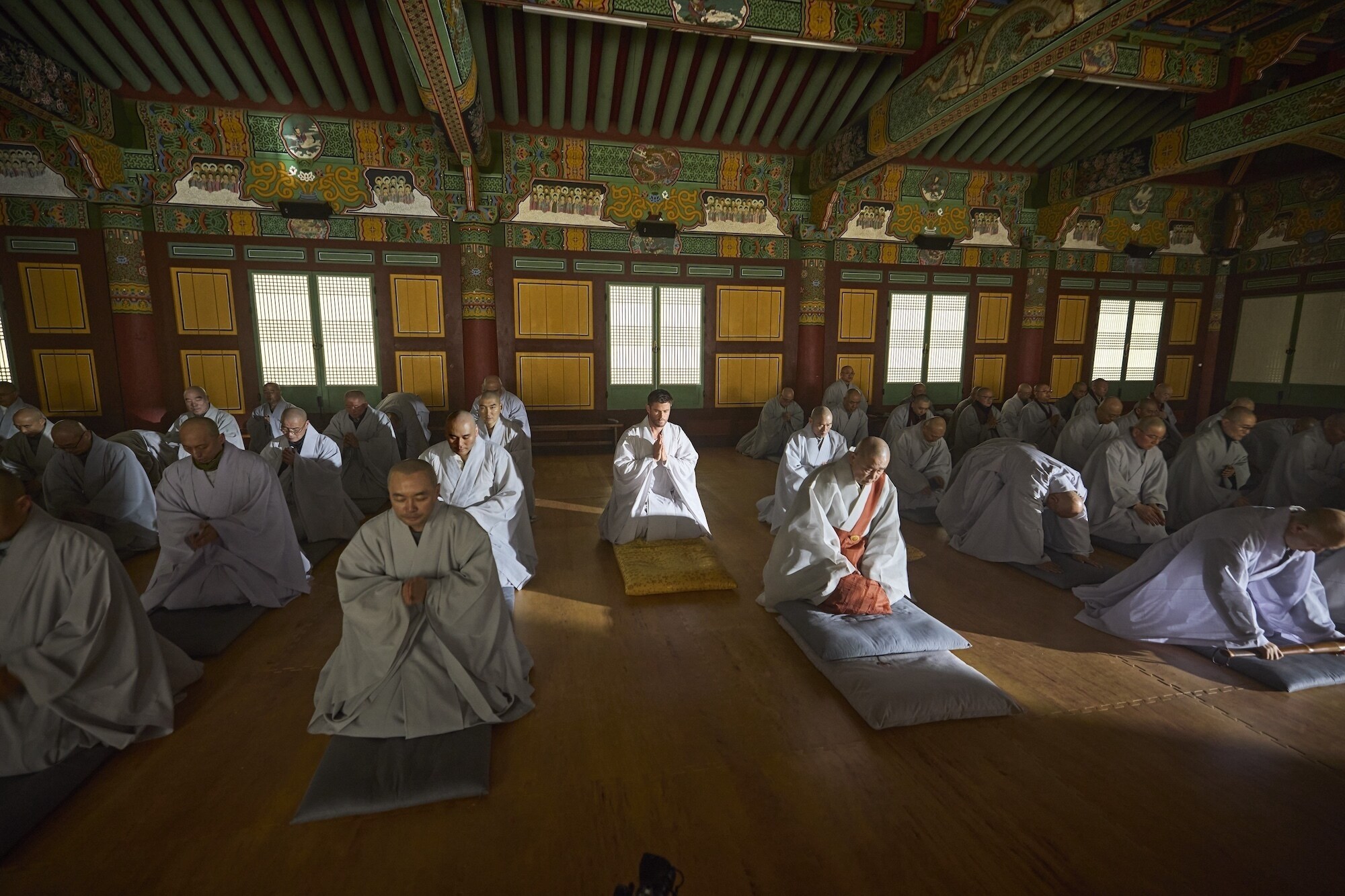 Chris Hemsworth sets out to confront his chronic pain in a bold, immersive journey through South Korea.  Chris visits the Beomeosa Temple in Busan, South Korea. (credit: National Geographic/EvanPaterakis)