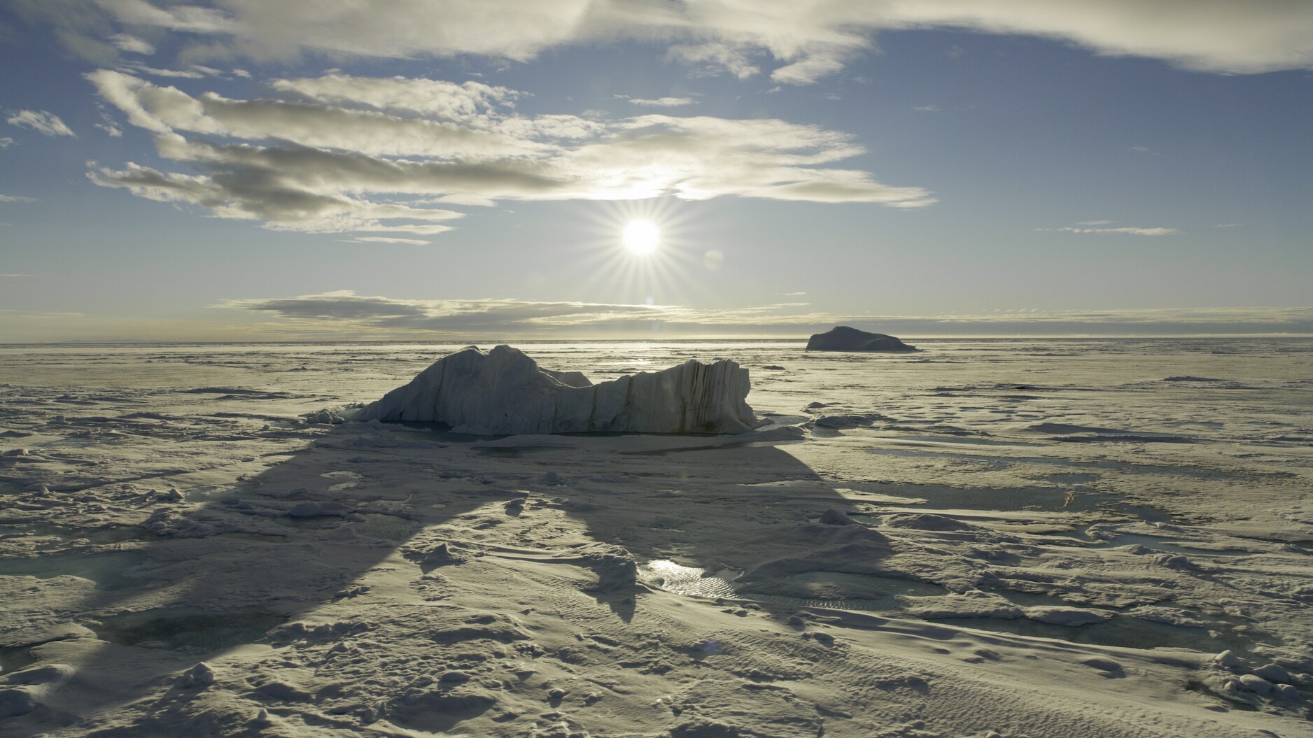 The sun sits just above the horizon in the arctic for 24 hours each summer. (National Geographic for Disney+/Thomas Miller)