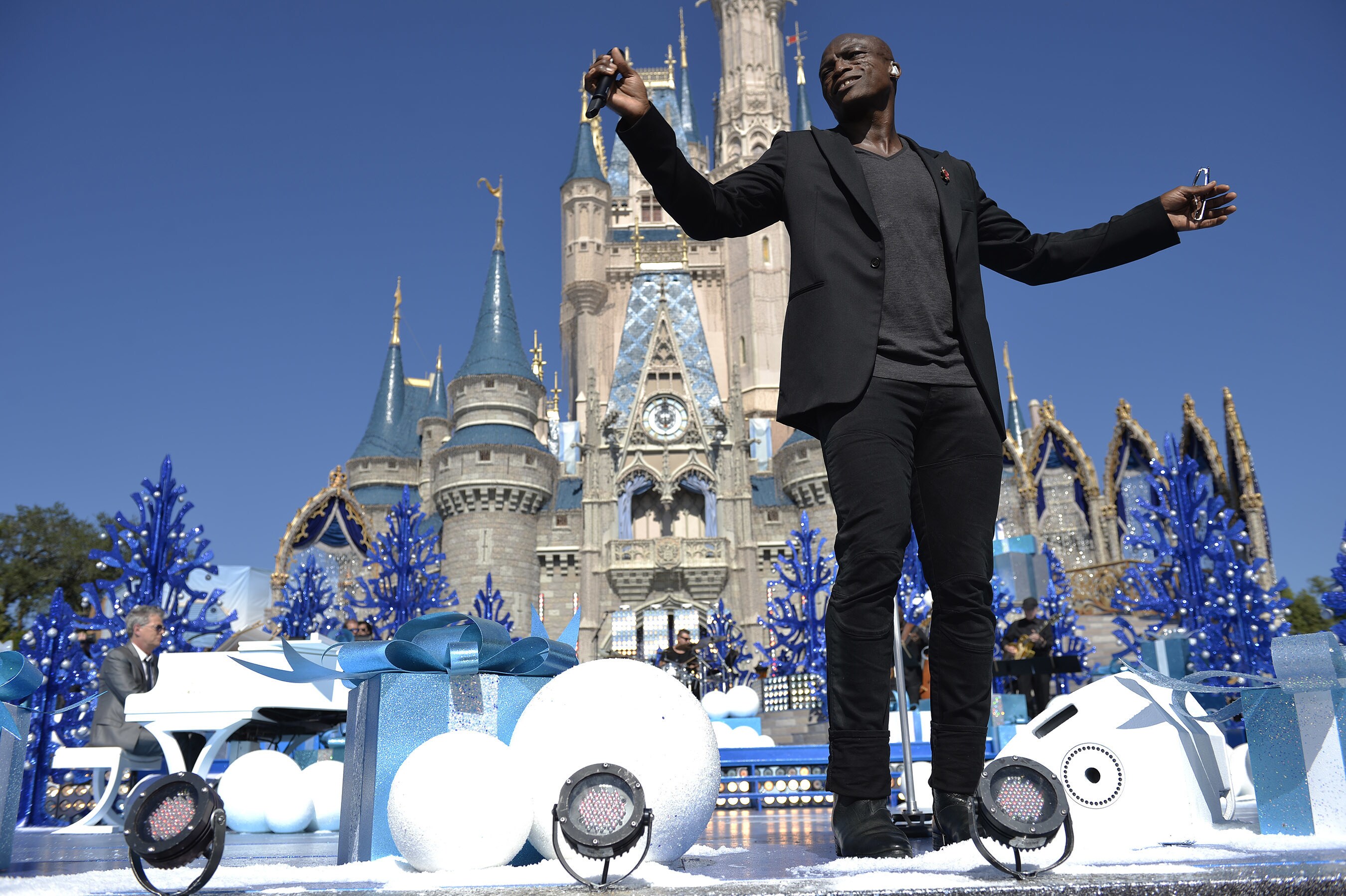 Seal performs Nov. 11, 2015 during the taping of the 'Disney Parks Unforgettable Christmas Celebr...
