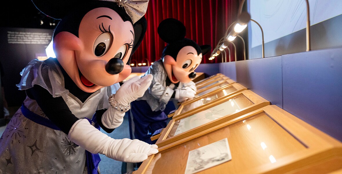 Mickey Mouse y Minnie Mouse Disney 100 The Exhibition 