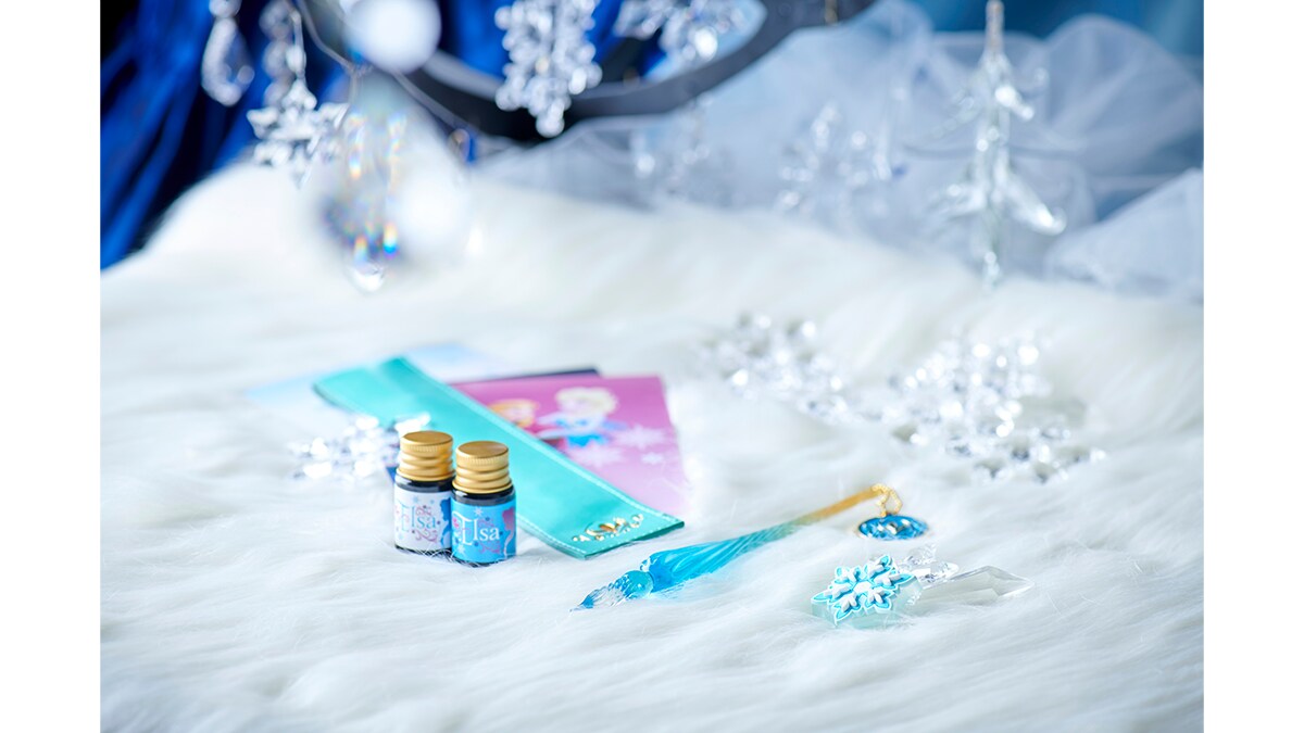 アナと雪の女王』の美しい世界観を詰め込んだ、エルサのドレスカラーで