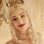 白の女王（ミラーナ）｜アリス・イン・ワンダーランド／時間の旅｜映画