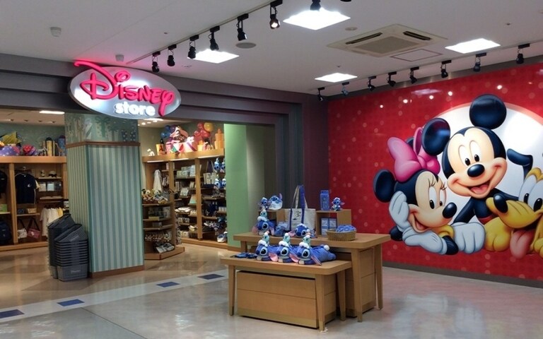 本物保証!  三宮クレフィ店｜店舗情報｜ディズニーストア｜ディズニー公式 時計