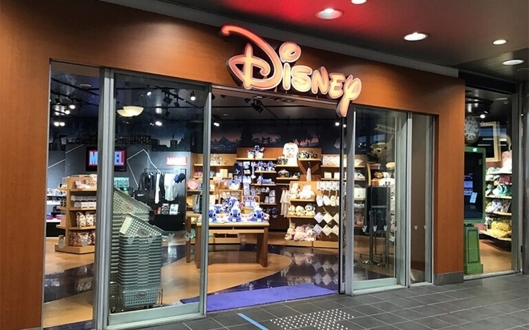 【24時間以内発送】ディズニーストア　まとめ売り 会場累計来場者数53万人を突破したディズニーストアのポップアップ