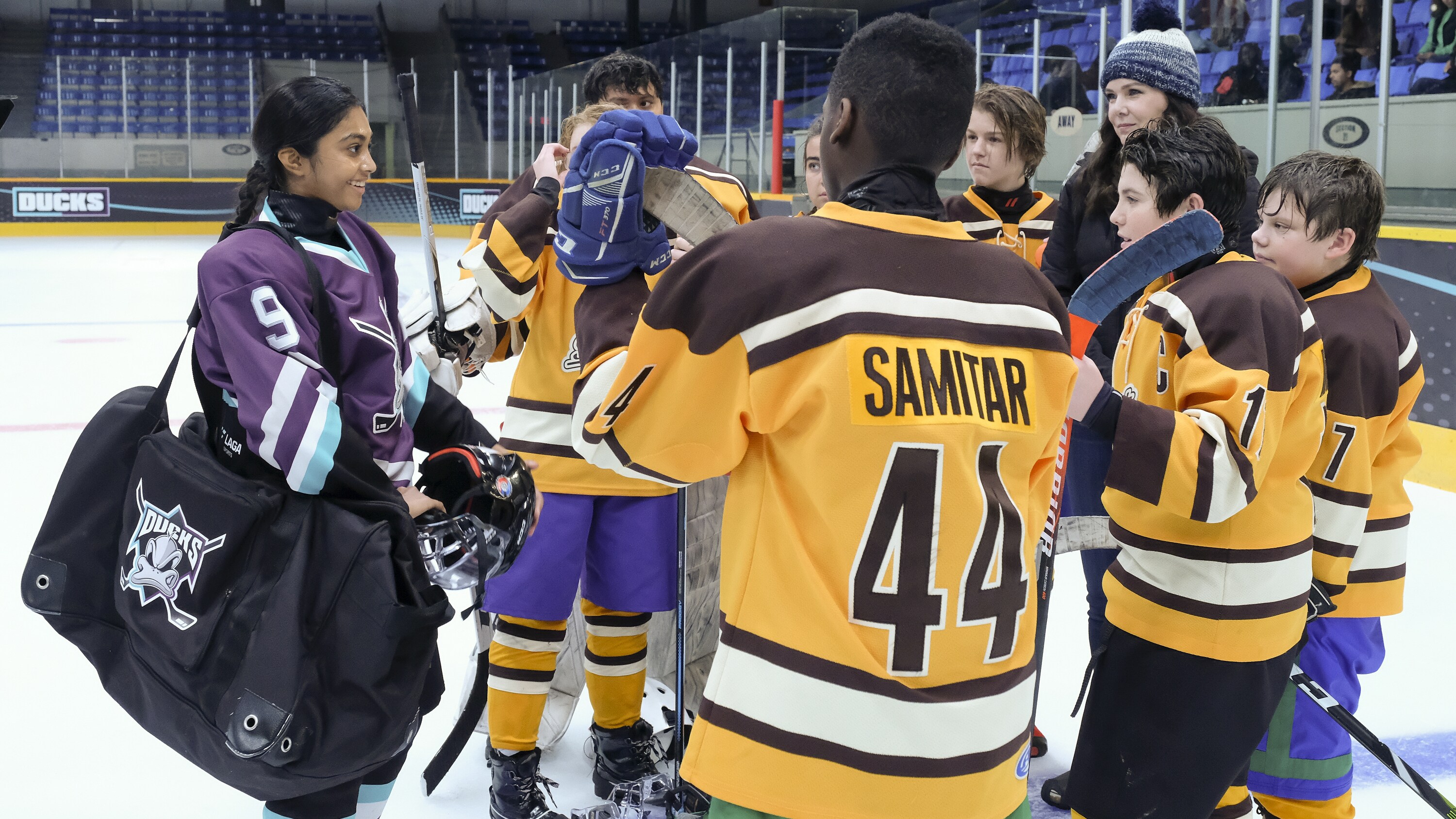 THE MIGHTY DUCKS: GAME CHANGERS - "Breakaway" - Alex tries to be a real coach, Evan recruits Sofi, and the team gets unexpected help...from Bombay. (Disney/Liane Hentscher) SWAYAM BHATIA, KIEFER O’REILLY, LAUREN GRAHAM, BRADY NOON, MAXWELL SIMPKINSSWAYAM BHATIA, KIEFER O’REILLY, LAUREN GRAHAM, BRADY NOON, MAXWELL SIMPKINS