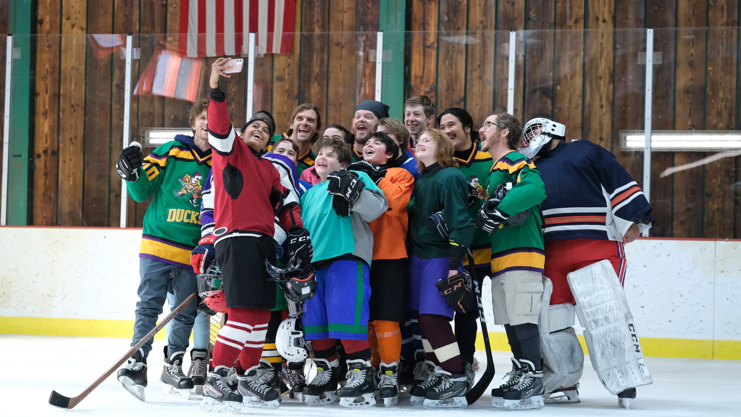 THE MIGHTY DUCKS: GAME CHANGERS - "Spirit of the Ducks" - With the original Ducks back in town, Evan and Bombay each consider where their loyalties lie. (Disney/Liane Hentscher) FRONT ROW: SWAYAM BHATIA, MAXWELL SIMPKINS, BRADY NOON, BELLA HIGGENBOTHAM, MATT DOHERTY, LUKE ISLAM, SECOND ROW: GARETTE HENSON, ELDEN HENSON, FORREST ROZITIS, JUSTIN WONG