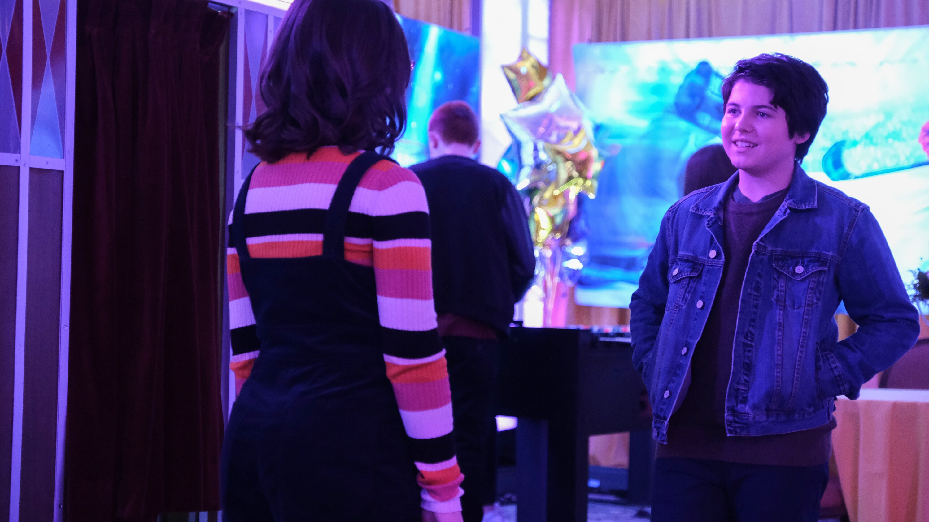 THE MIGHTY DUCKS: GAME CHANGERS - "Head Games" - Don’t Bothers road trip to States! Teen drama unfolds, Alex is left behind, Bombay reveals a secret. (Disney/Liane Hentscher) BRADY NOON