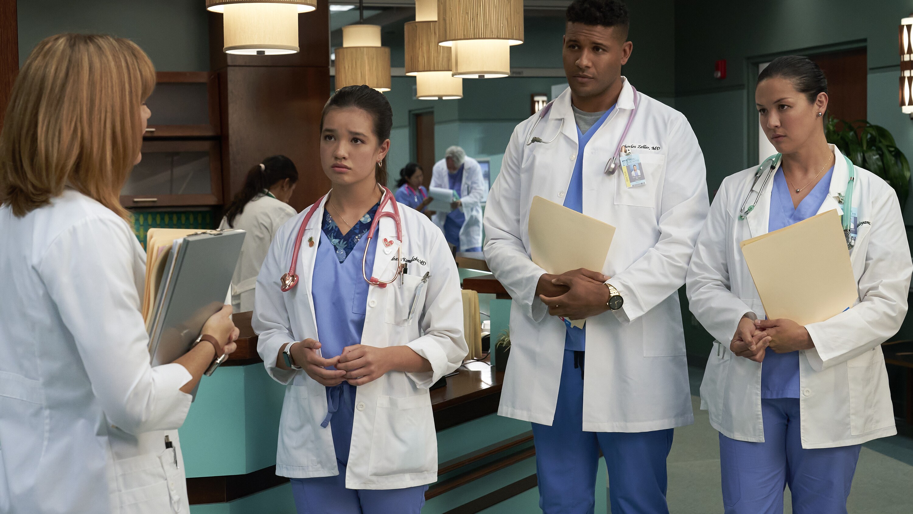 DOOGIE KAMEALOHA, M.D. - "Love Is a Mystery" - Lahela tackles two mysteries: the root cause of a tourist’s sudden paralysis and Walter’s feelings. (Disney/Karen Neal) PEYTON ELIZABETH LEE, JEFFREY BOWYER- CHAPMAN, MAPUANA MAKIA