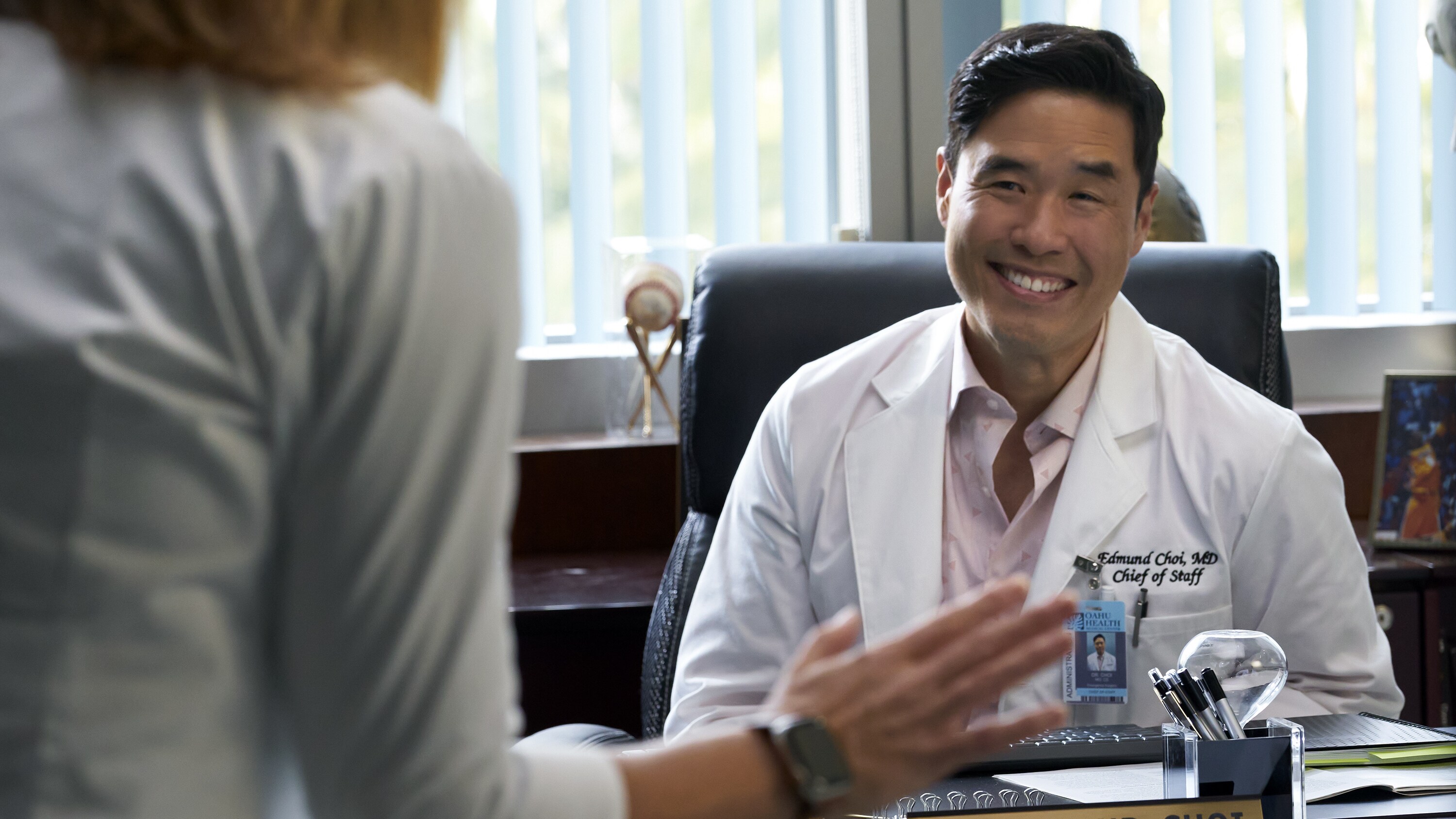 DOOGIE KAMEALOHA, M.D. - "Lahela & Stitch" - Lahela must perform an appendectomy on Walter, and Clara considers a big career move. (Disney/Karen Neal) RANDALL PARK