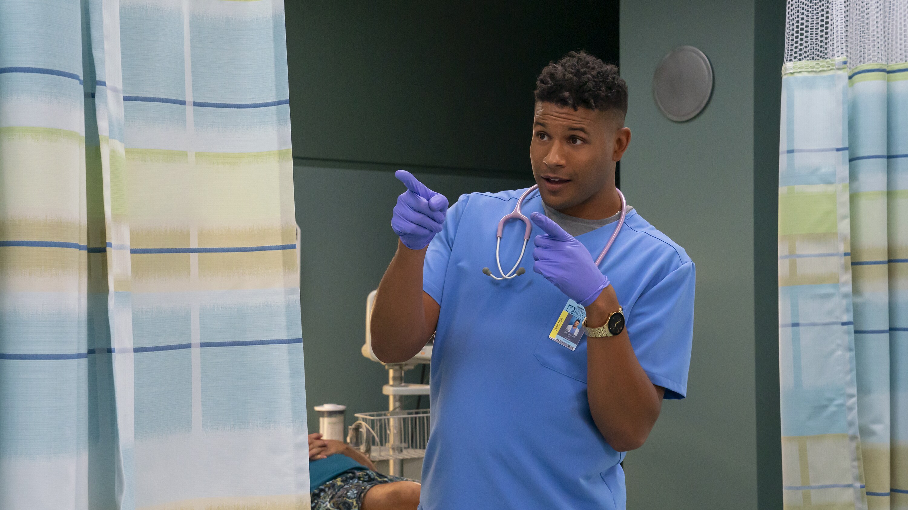 DOOGIE KAMEALOHA, M.D. - "Lahela & Stitch" - Lahela must perform an appendectomy on Walter, and Clara considers a big career move. (Disney/Karen Neal) JEFFREY BOWYER- CHAPMAN