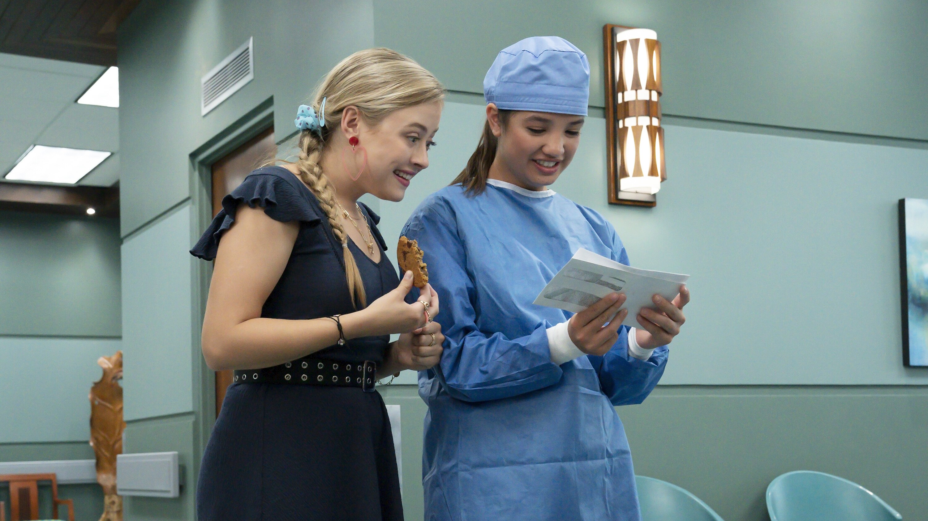 DOOGIE KAMEALOHA, M.D. - "Dunk Cost" - Benny helps Lahela rebalance after a new passion goes too far; Clara goes hard for Chief of Staff. (Disney/Karen Neal) EMMA MEISEL, PEYTON ELIZABETH LEE