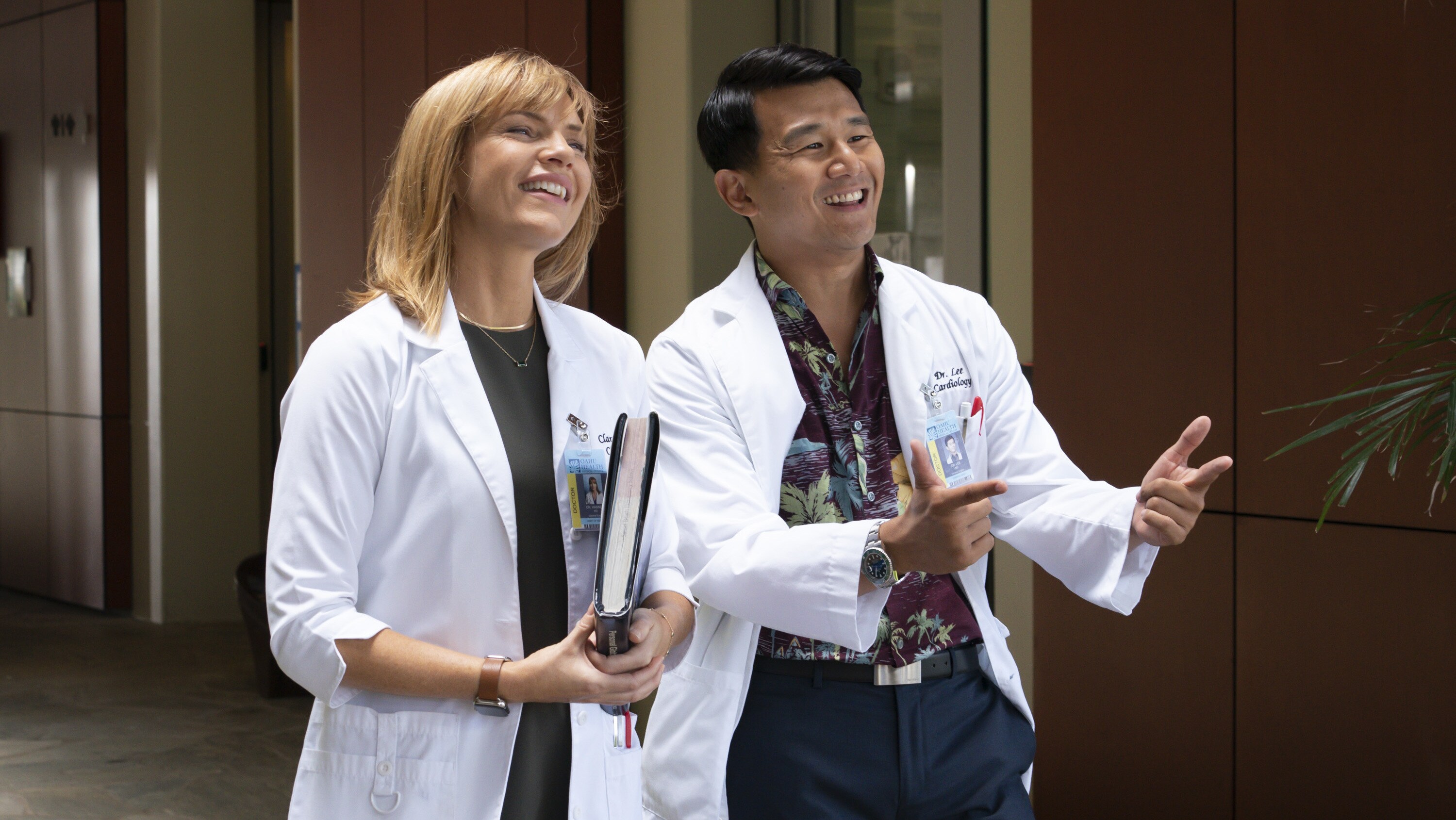 DOOGIE KAMEALOHA, M.D. - “Mom-mentum” - Lahela considers a fellowship in Seattle; Benny ends up in the seniors group at a surf competition. (Disney/Karen Neal) KATHLEEN ROSE PERKINS, RONNY CHIENG