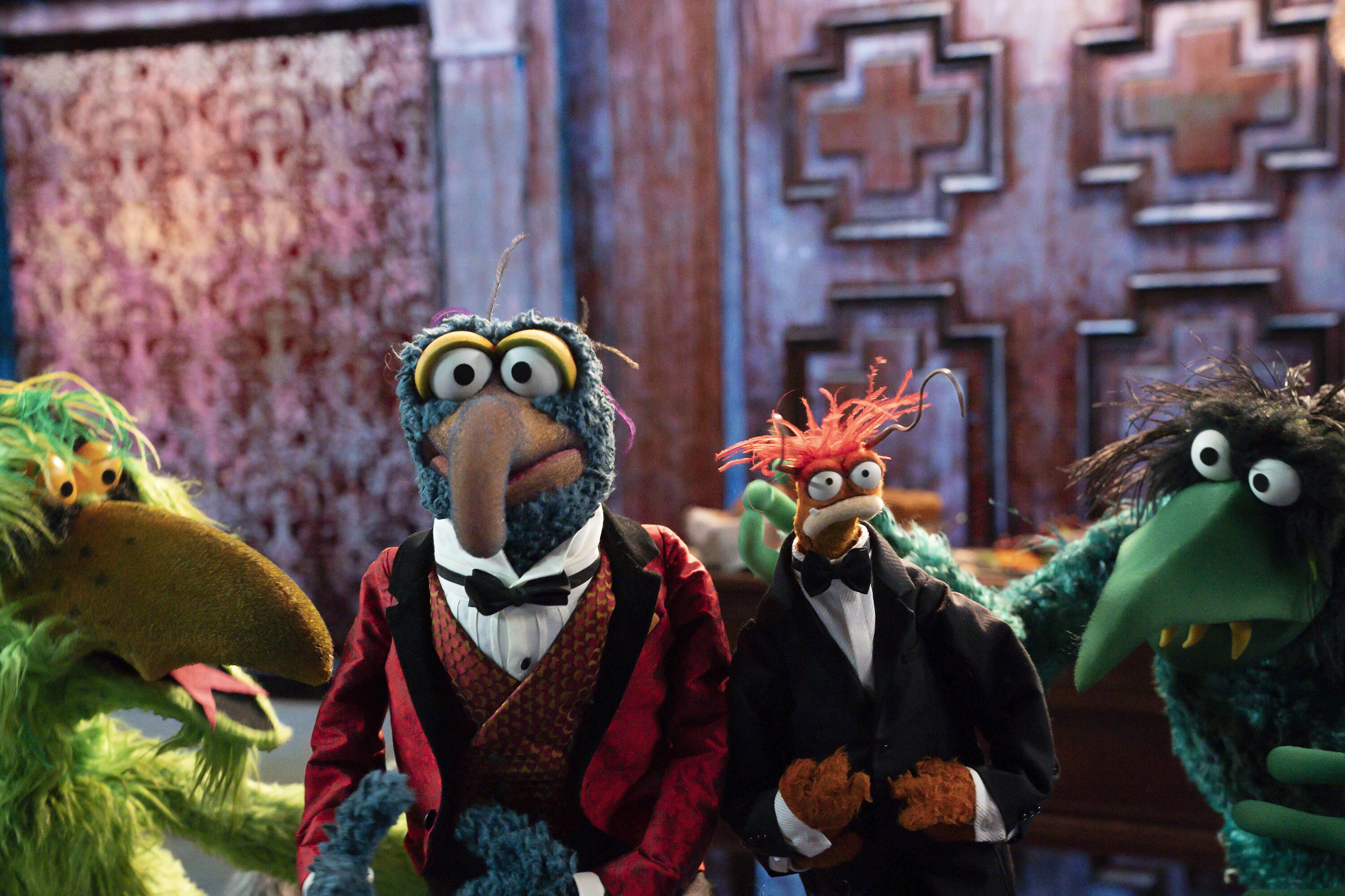 MUPPETS HAUNTED MANSION (Disney/Mitch Haaseth) GONZO, PEPE THE KING PRAWN, FRACKLES