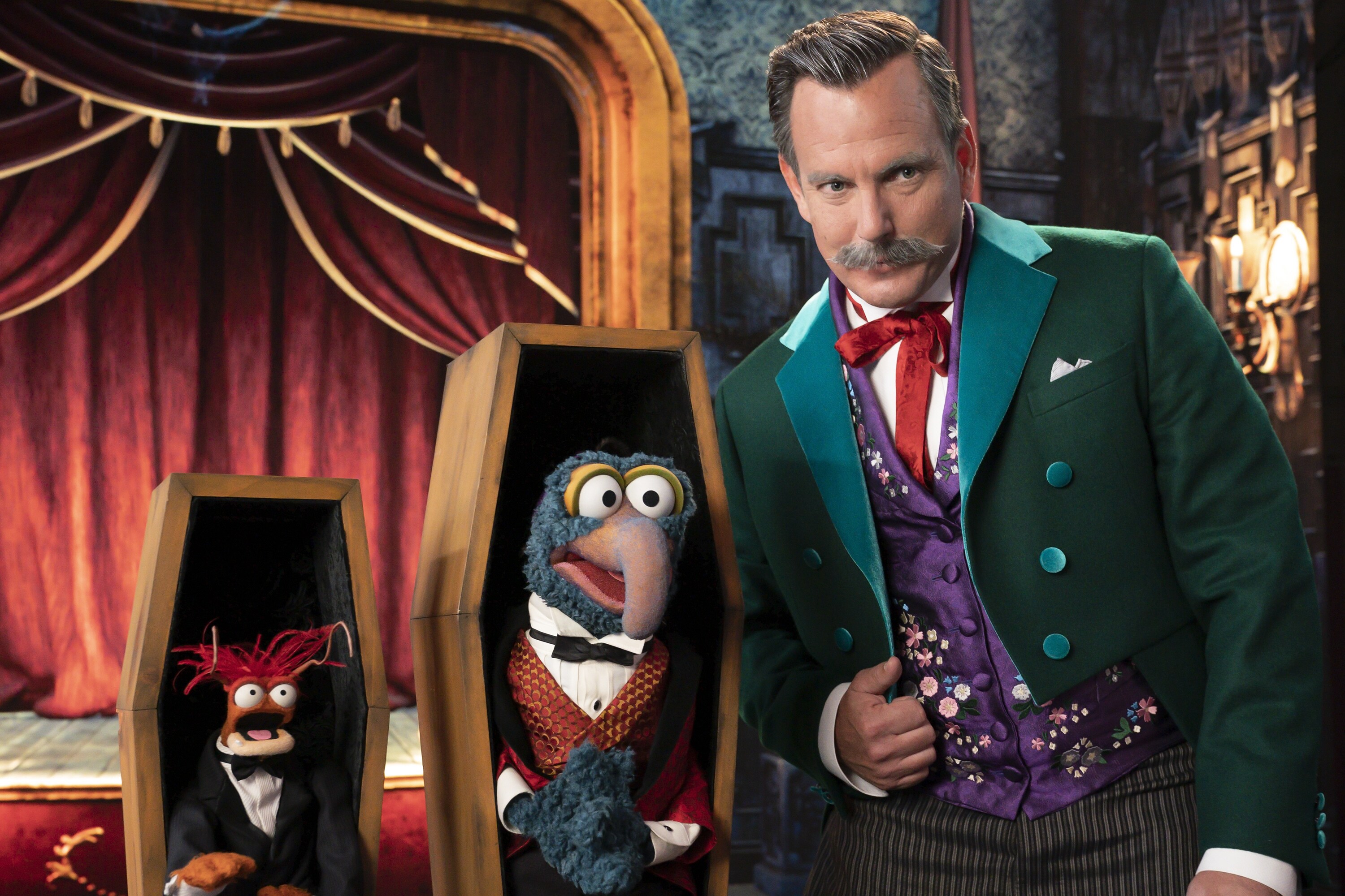 MUPPETS HAUNTED MANSION (Disney/Mitch Haaseth) PEPE THE KING PRAWN, GONZO, WILL ARNETT