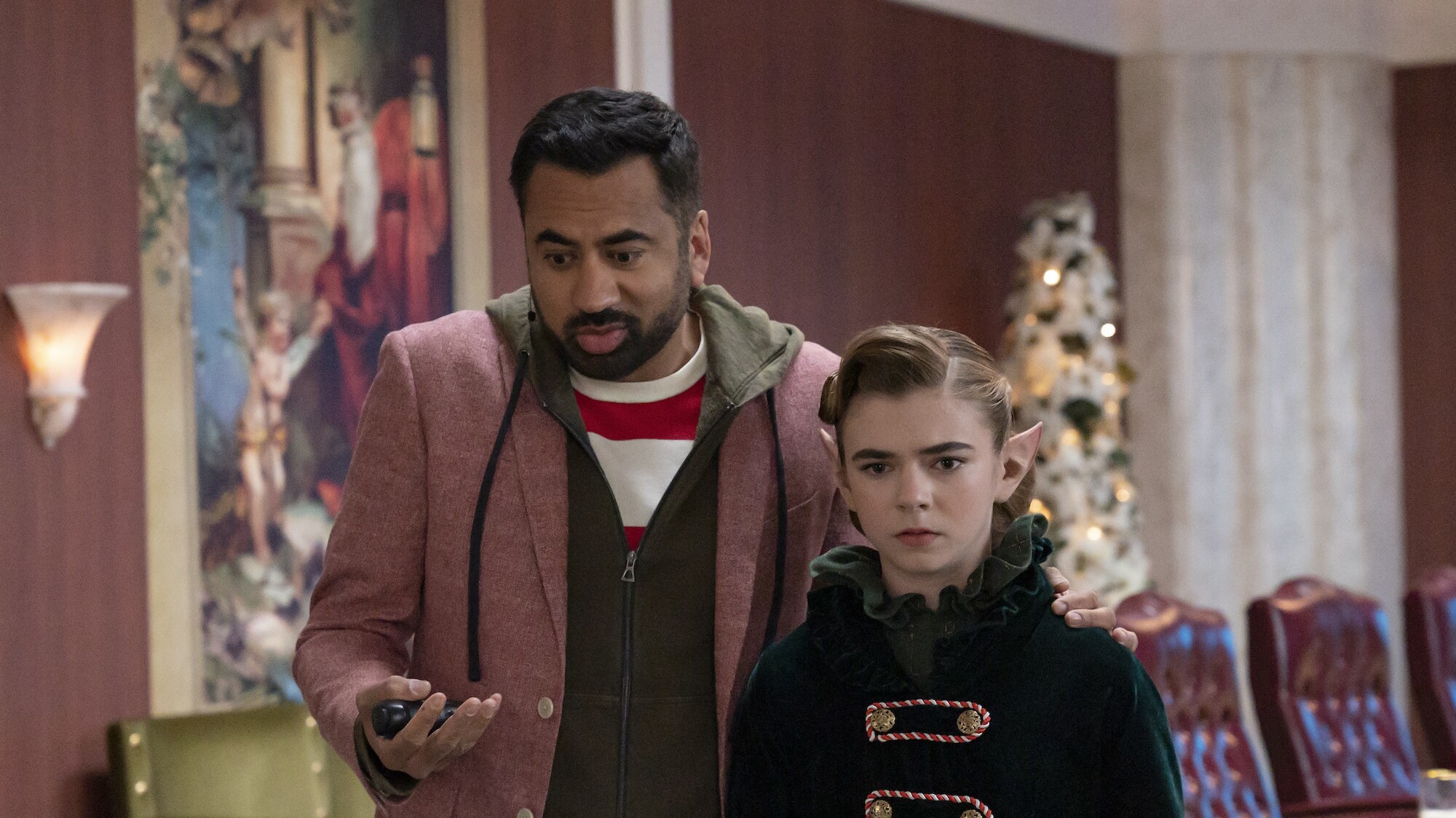THE SANTA CLAUSES - “Chapter Four: The Shoes Off the Bed Clause” (Disney/James Clark) KAL PENN, MATILDA LAWLER