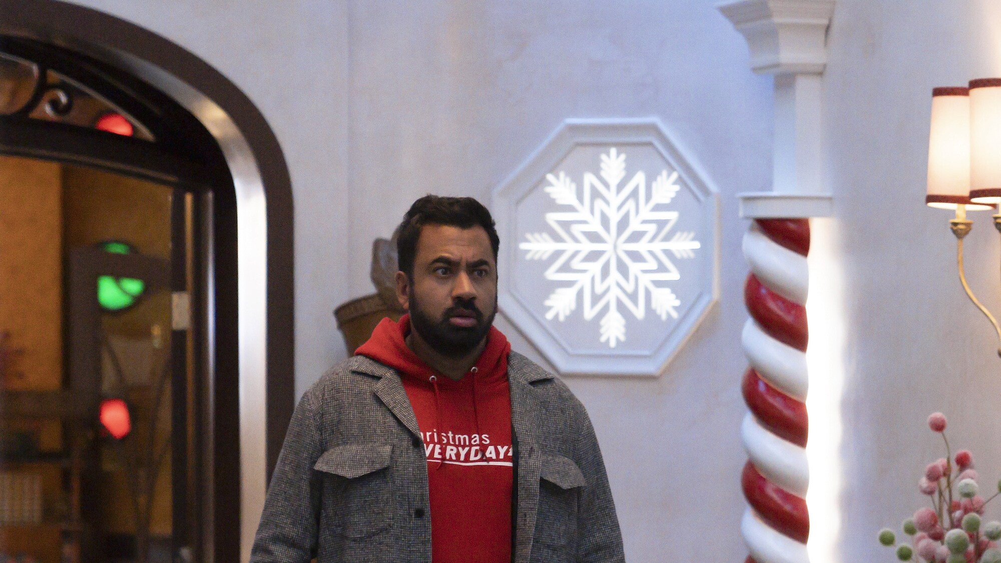 THE SANTA CLAUSES - “Chapter Six: A Christmas to Remember” (Disney/James Clark) KAL PENN