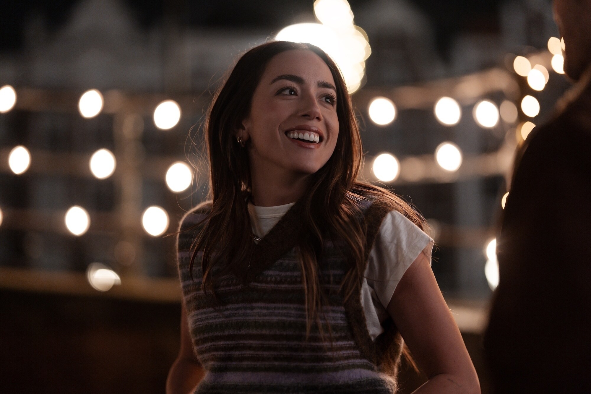 A VERY JONAS CHRISTMAS - (Disney/Mark de Blok) CHLOE BENNET
