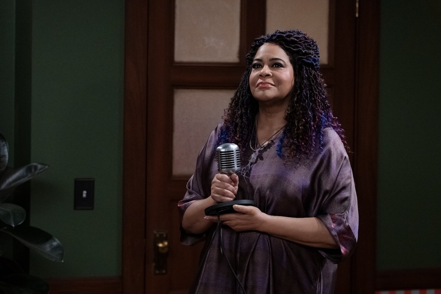 VAMPIRINA: TEENAGE VAMPIRE - “First Day of School” (Disney/Eric McCandless) KIM COLES