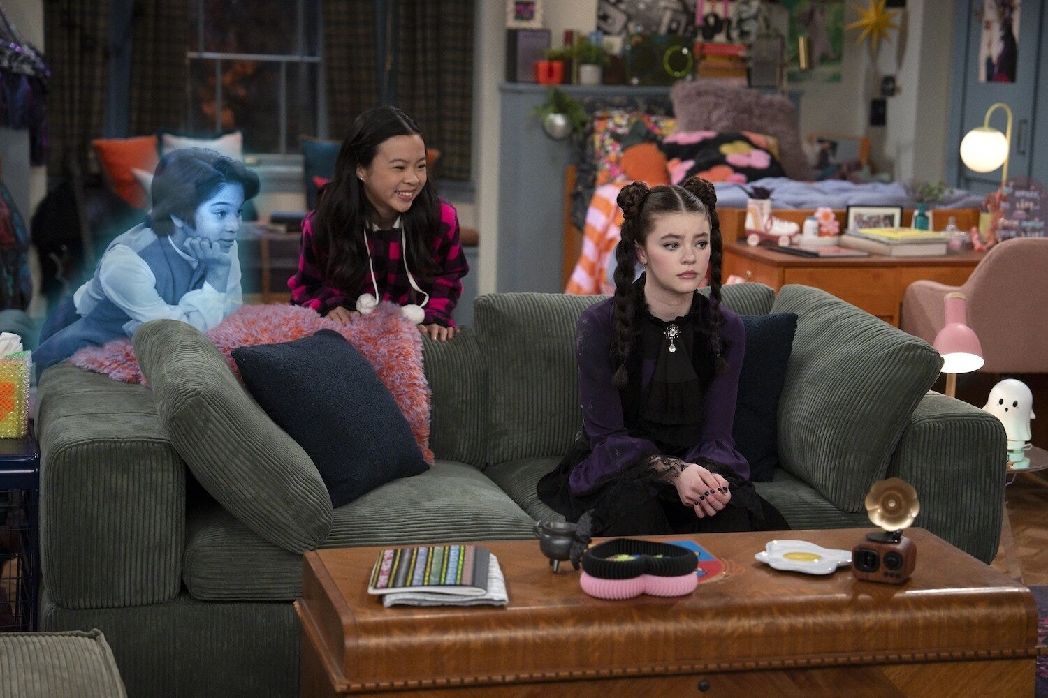 VAMPIRINA: TEENAGE VAMPIRE - “First Parents Day” (Disney/Eric McCandless) MILO MAHARLIKA, JIWON LEE, KENZI RICHARDSON