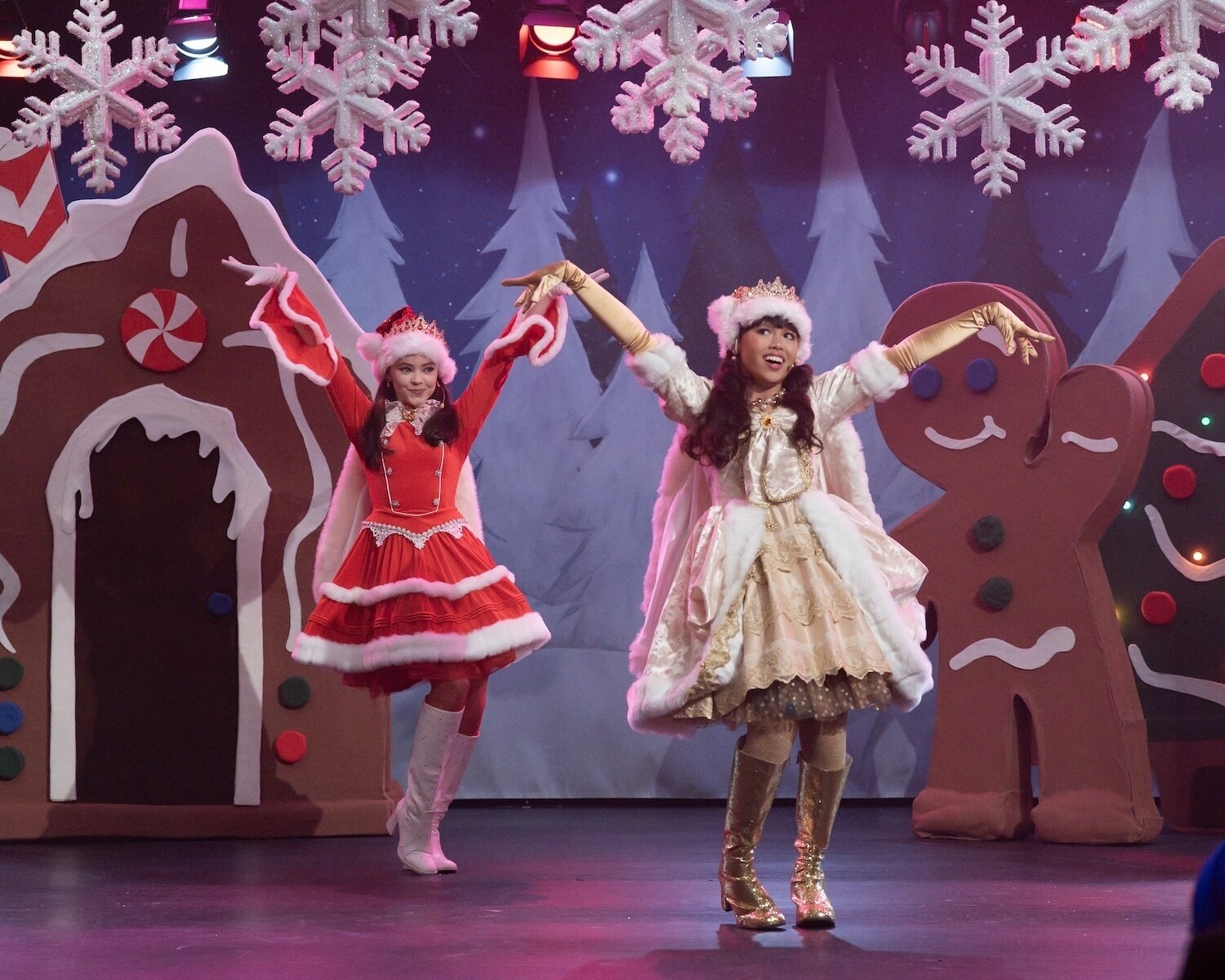 VAMPIRINA: TEENAGE VAMPIRE - “First Holiday” (Disney/Lara Solanki) KENZI RICHARDSON, FAITH HEDLEY