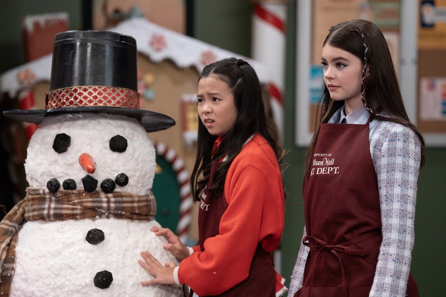 VAMPIRINA: TEENAGE VAMPIRE - “First Holiday” (Disney/Lara Solanki) JIWON LEE, KENZI RICHARDSON