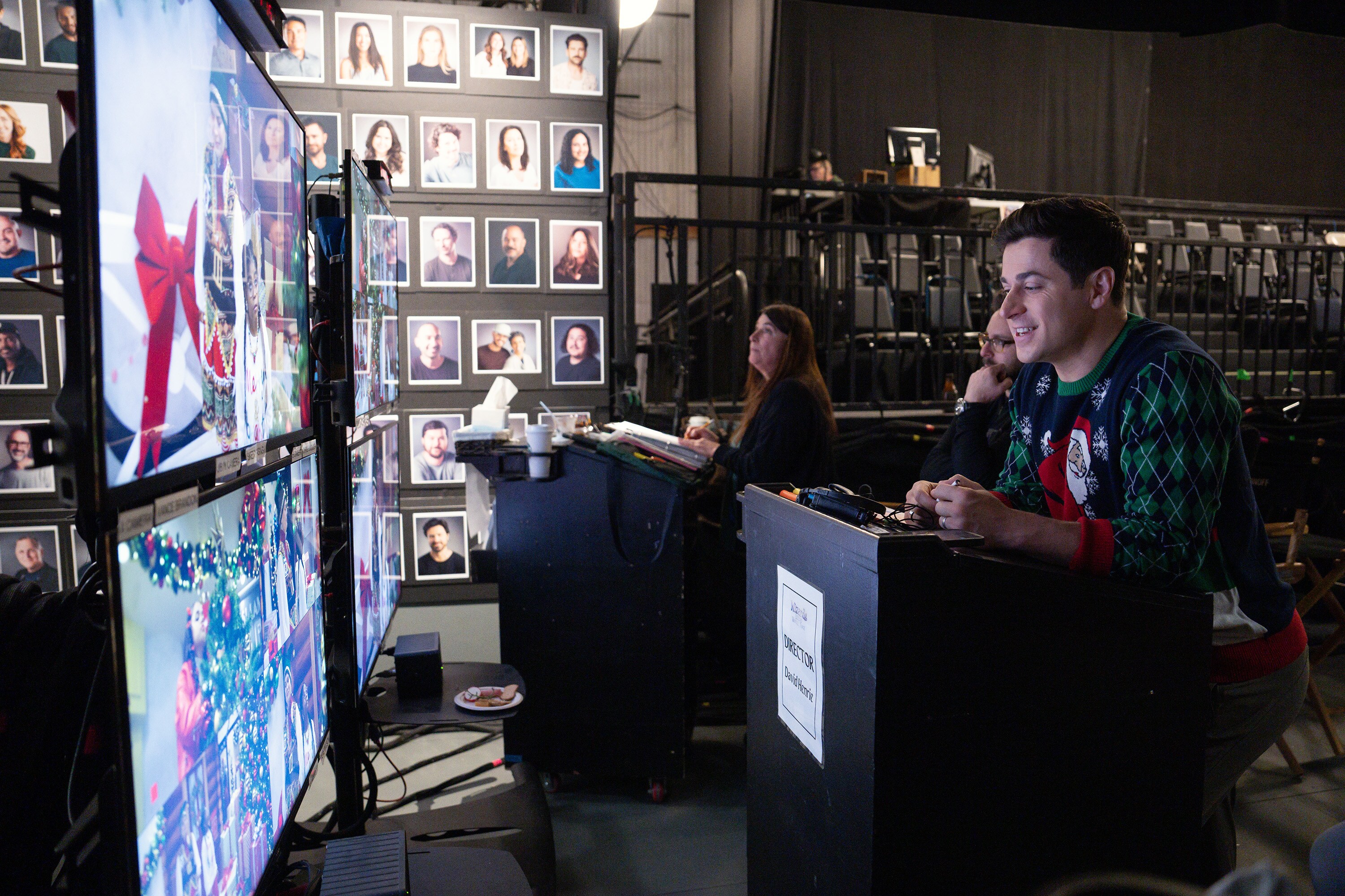 WIZARDS BEYOND WAVERLY PLACE - "It's Beginning To Look A Lot Like Wizmas" (Disney/Eric McCandless) DAVID HENRIE (DIRECTOR)