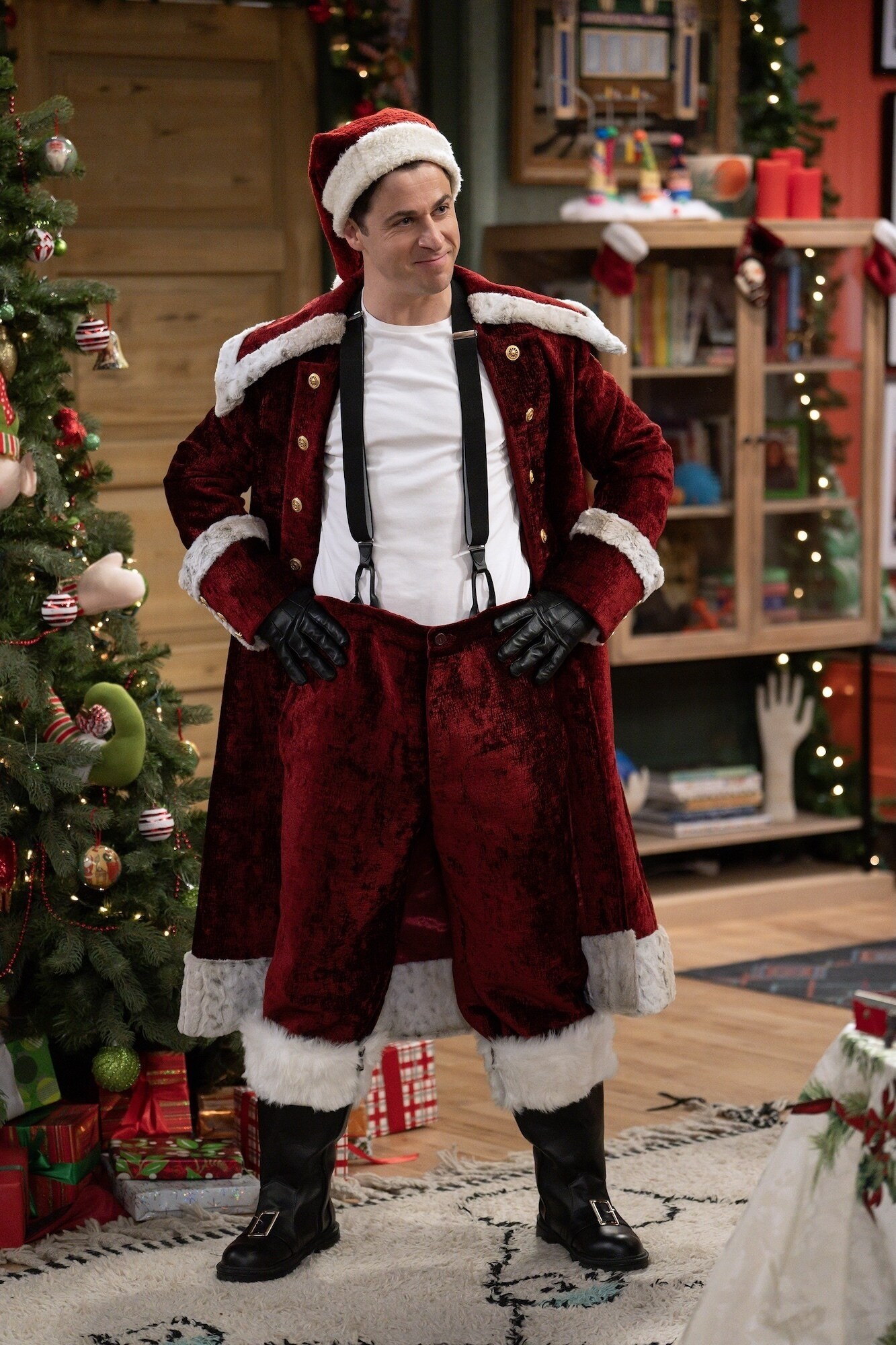 WIZARDS BEYOND WAVERLY PLACE - "It's Beginning To Look A Lot Like Wizmas" (Disney/Eric McCandless) DAVID HENRIE