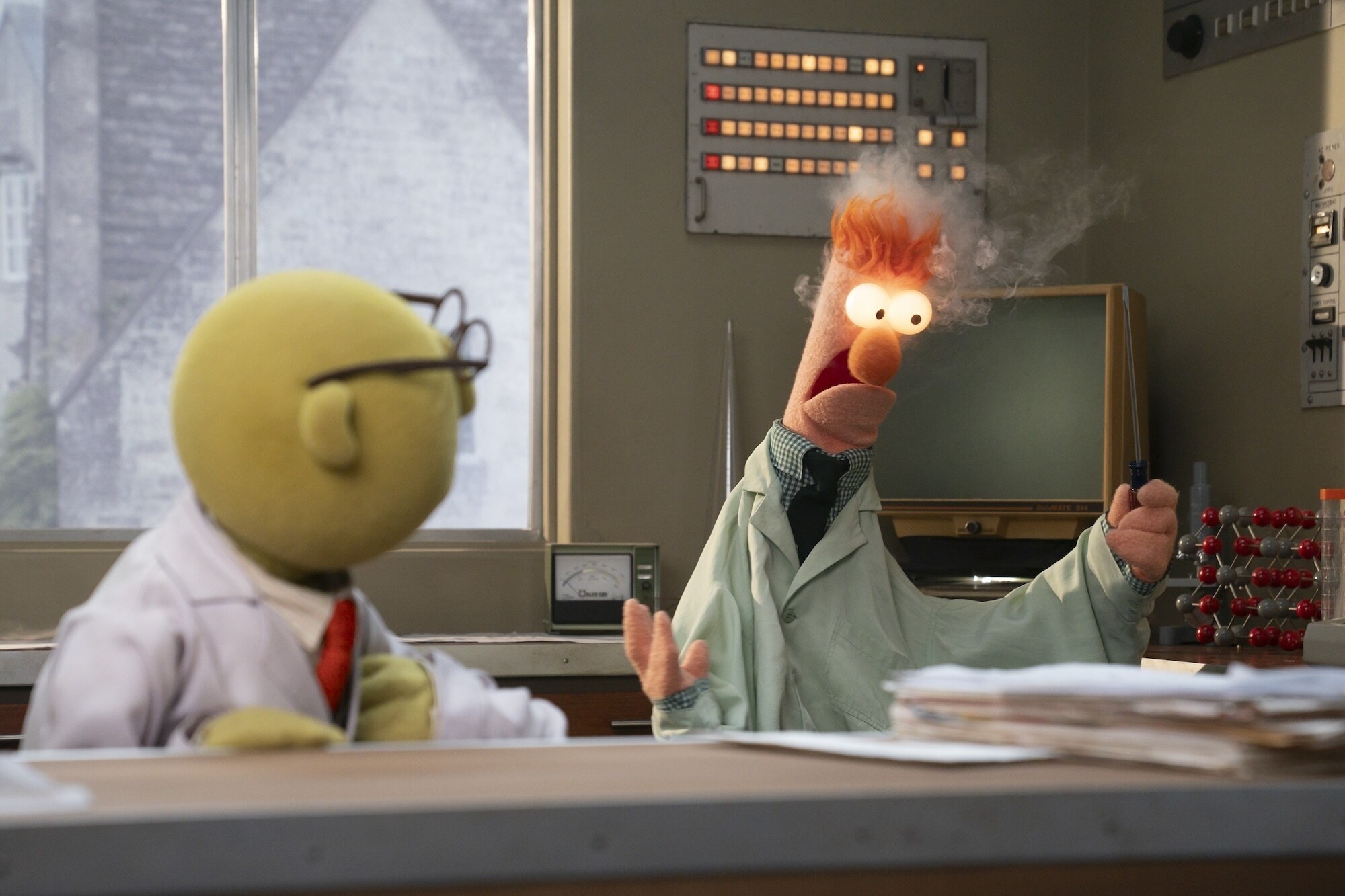 THE MUPPET SHOW (Disney/Mitch Haaseth) DR. BUNSEN HONEYDEW, BEAKER