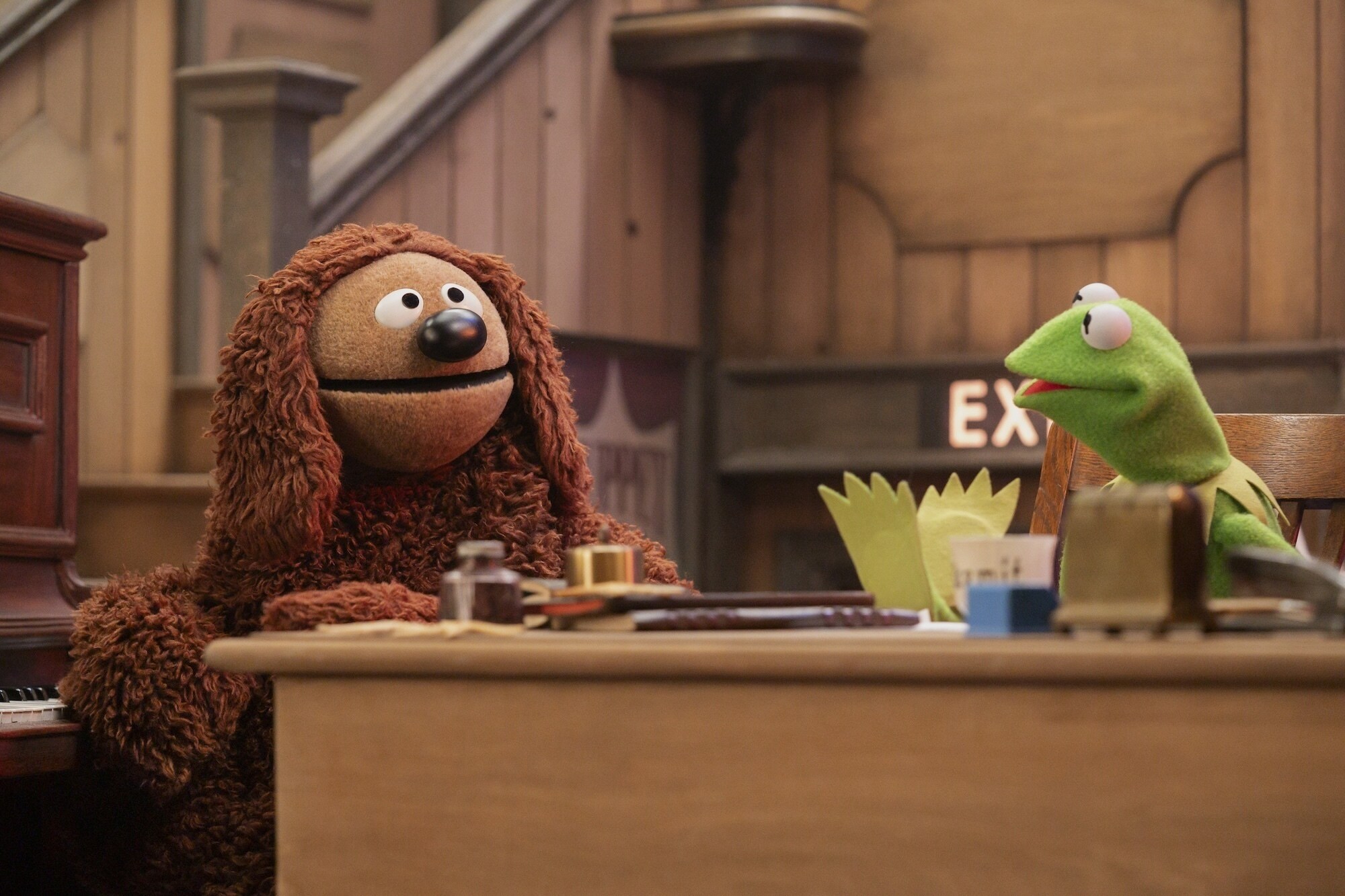 THE MUPPETS SHOW SPECIAL - (Disney/Mitch Haaseth) ROWLF THE DOG, KERMIT