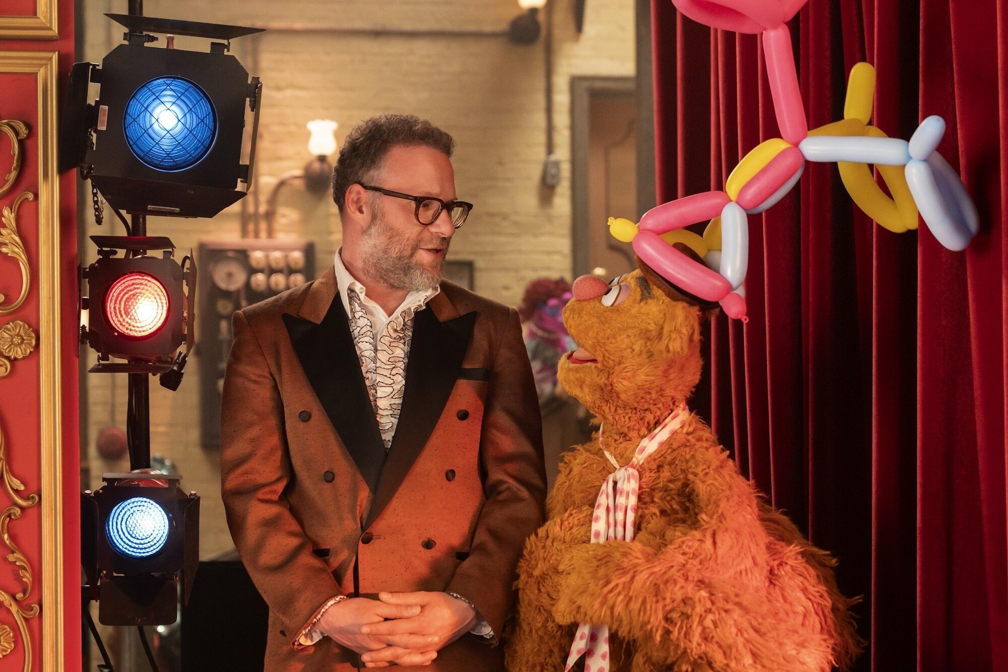 THE MUPPETS SHOW SPECIAL - (Disney/Mitch Haaseth) SETH ROGEN, FOZZIE BEAR