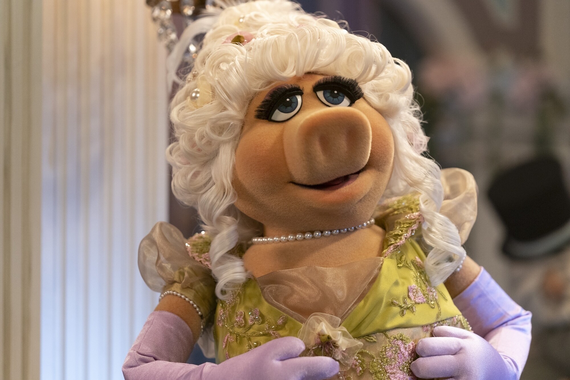 THE MUPPET SHOW (Disney/Mitch Haaseth) MISS PIGGY