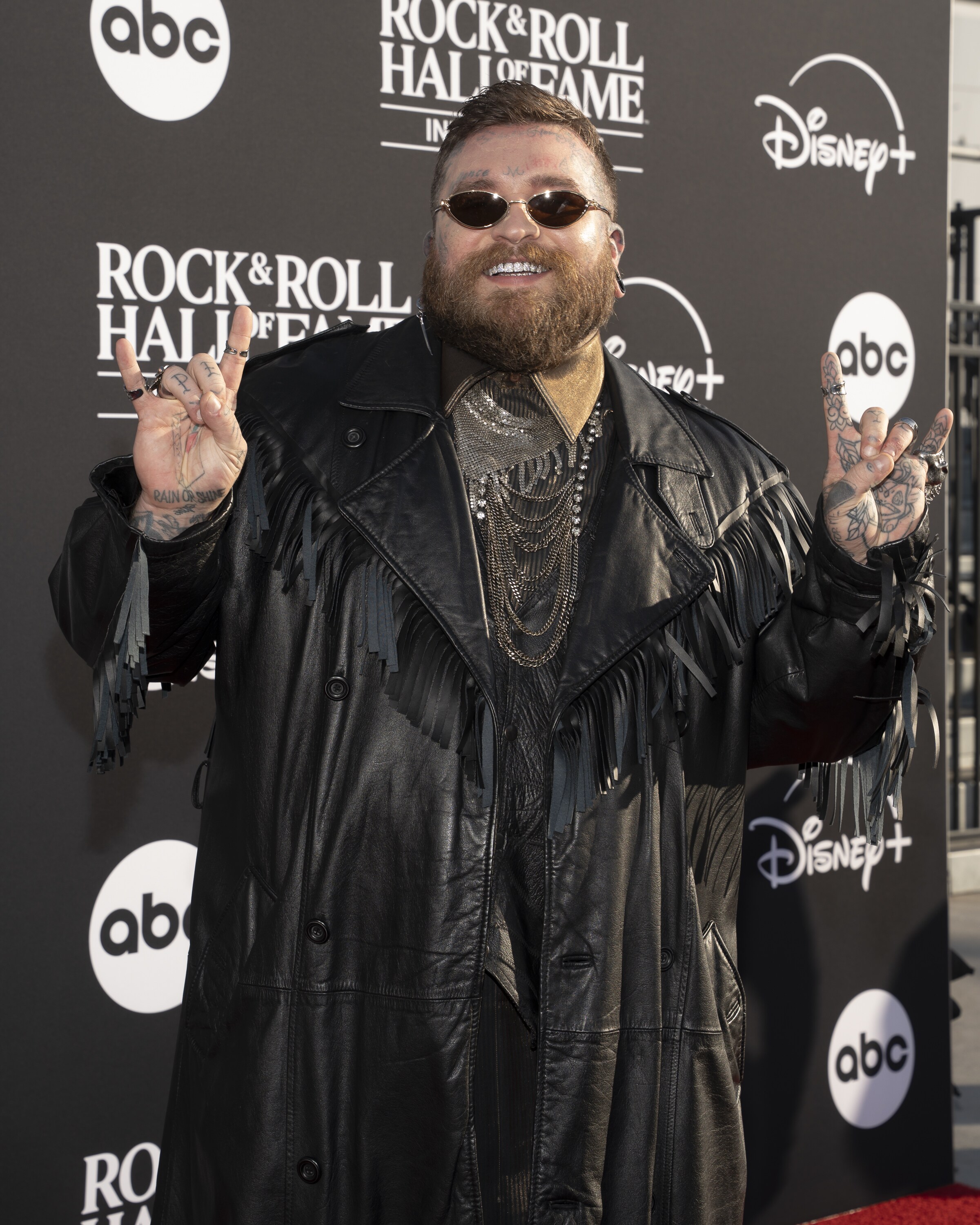 ROCK & ROLL HALL OF FAME 2025 INDUCTION CEREMONY – The 2025 Rock & Roll Hall of Fame Induction Ceremony, with once-in-a-lifetime performances and collaborations paying tribute to the iconic, generation-defining inductees, will be broadcast live coast to coast from Los Angeles on SATURDAY, NOV. 8 (8:00 p.m. EDT) on Disney+. (Disney/Cristian Lopez)  TEDDY SWIMS 