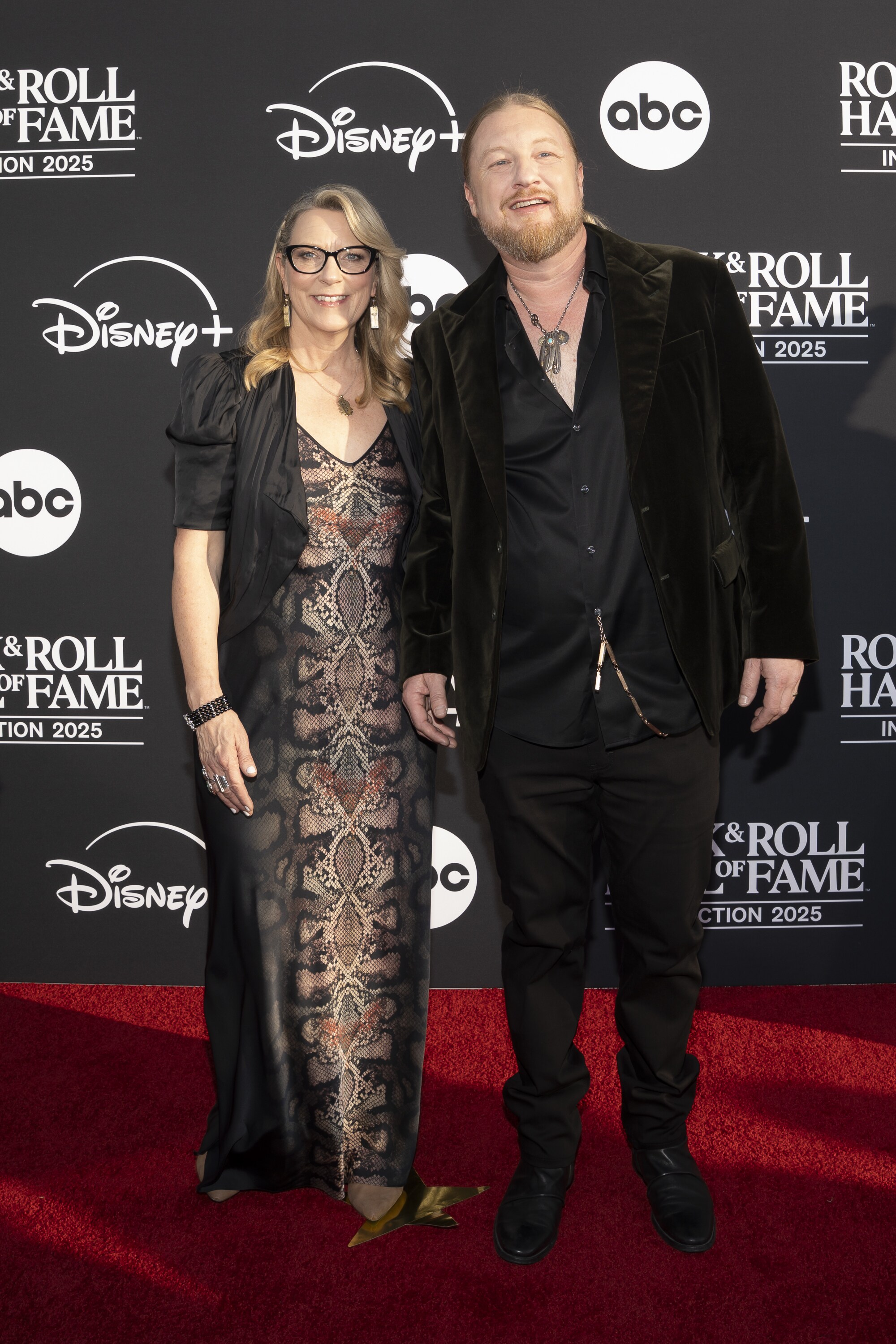 ROCK & ROLL HALL OF FAME 2025 INDUCTION CEREMONY – The 2025 Rock & Roll Hall of Fame Induction Ceremony, with once-in-a-lifetime performances and collaborations paying tribute to the iconic, generation-defining inductees, will be broadcast live coast to coast from Los Angeles on SATURDAY, NOV. 8 (8:00 p.m. EDT) on Disney+. (Disney/Cristian Lopez) SUSAN TEDESCHI, DEREK TRUCKS 