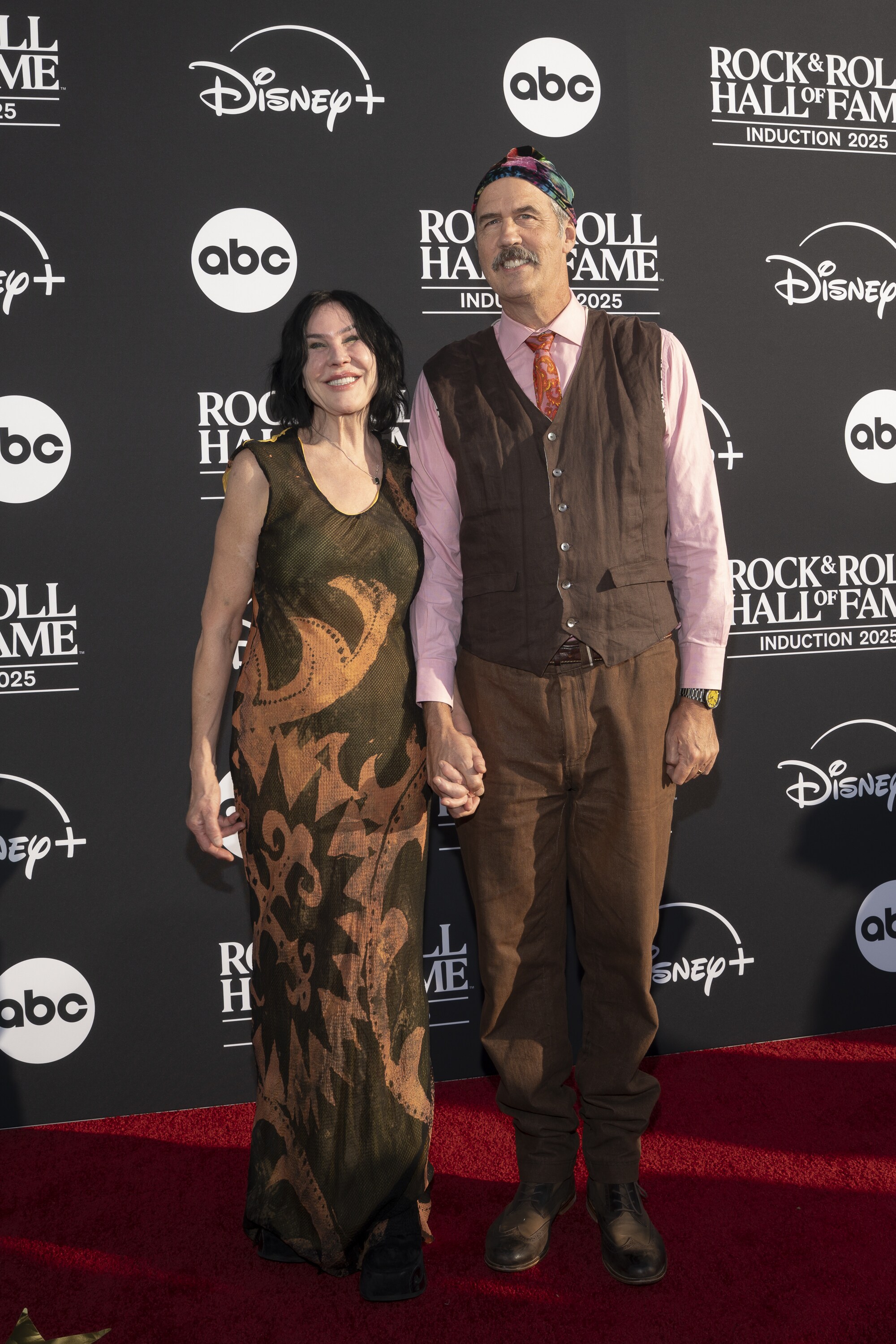 ROCK & ROLL HALL OF FAME 2025 INDUCTION CEREMONY – The 2025 Rock & Roll Hall of Fame Induction Ceremony, with once-in-a-lifetime performances and collaborations paying tribute to the iconic, generation-defining inductees, will be broadcast live coast to coast from Los Angeles on SATURDAY, NOV. 8 (8:00 p.m. EDT) on Disney+. (Disney/Cristian Lopez)  DARBURY STENDERU, KRIST NOVOSELIC  