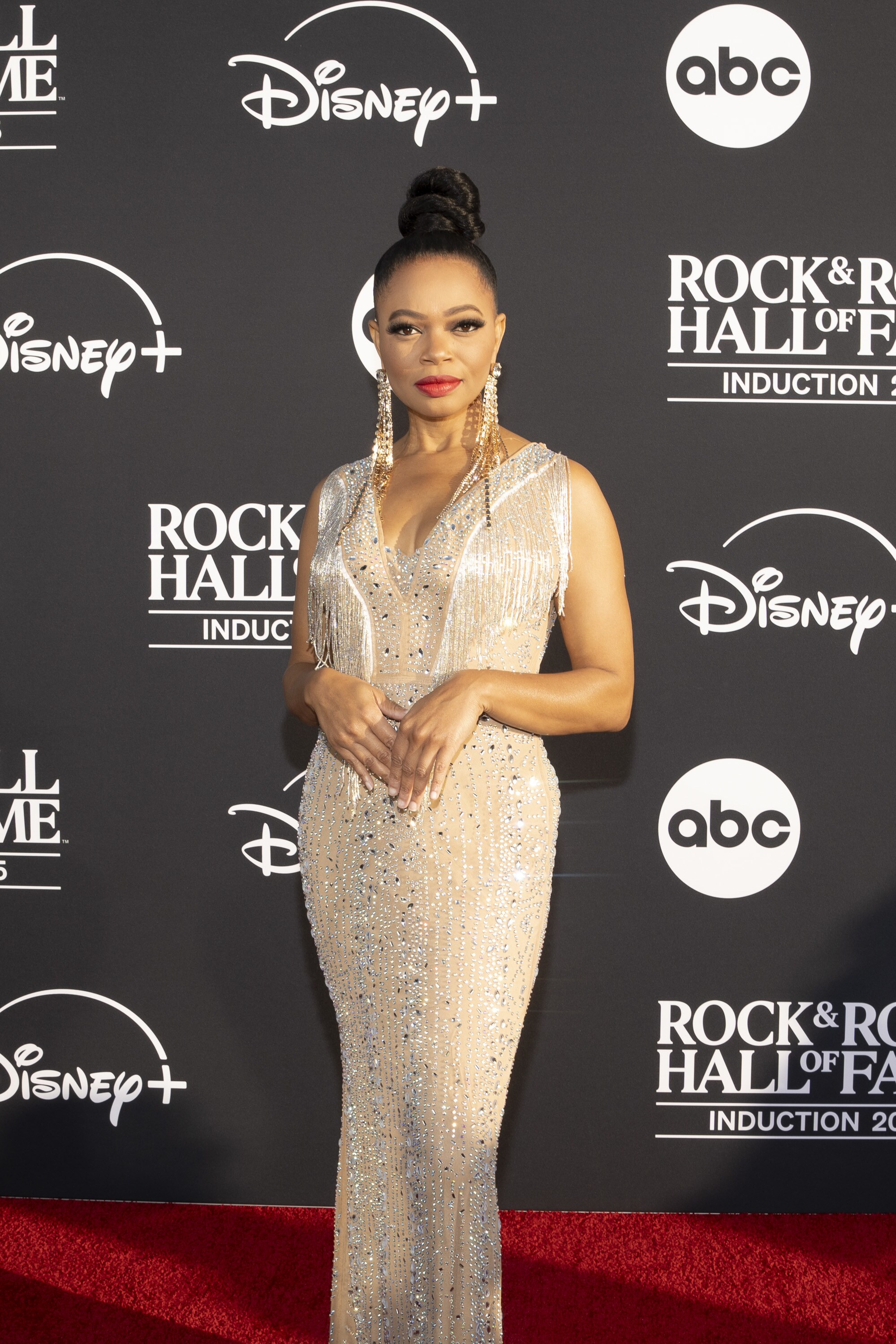 ROCK & ROLL HALL OF FAME 2025 INDUCTION CEREMONY – The 2025 Rock & Roll Hall of Fame Induction Ceremony, with once-in-a-lifetime performances and collaborations paying tribute to the iconic, generation-defining inductees, will be broadcast live coast to coast from Los Angeles on SATURDAY, NOV. 8 (8:00 p.m. EDT) on Disney+. (Disney/Cristian Lopez)  SARINA RENEE 