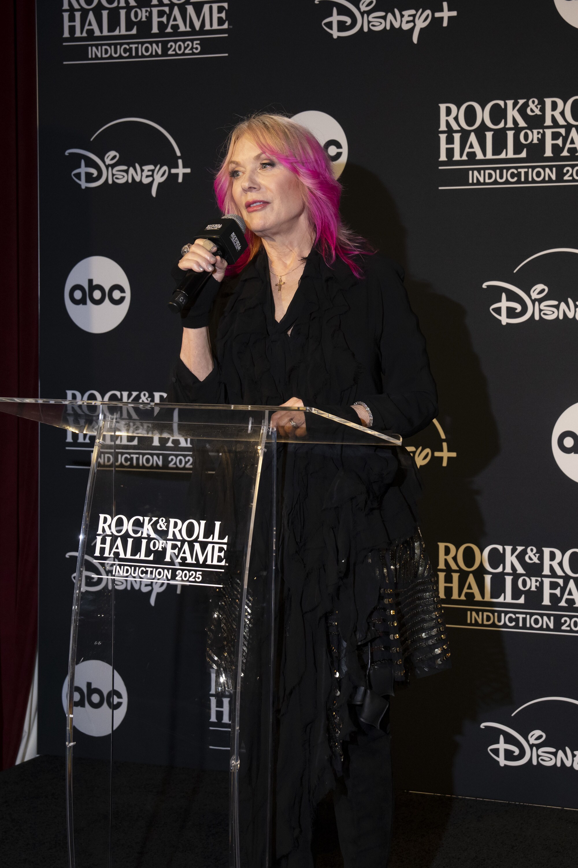 ROCK & ROLL HALL OF FAME 2025 INDUCTION CEREMONY – The 2025 Rock & Roll Hall of Fame Induction Ceremony, with once-in-a-lifetime performances and collaborations paying tribute to the iconic, generation-defining inductees, will be broadcast live coast to coast from Los Angeles on SATURDAY, NOV. 8 (8:00 p.m. EDT) on Disney+. (Disney/Ser Baffo)  NANCY WILSON 