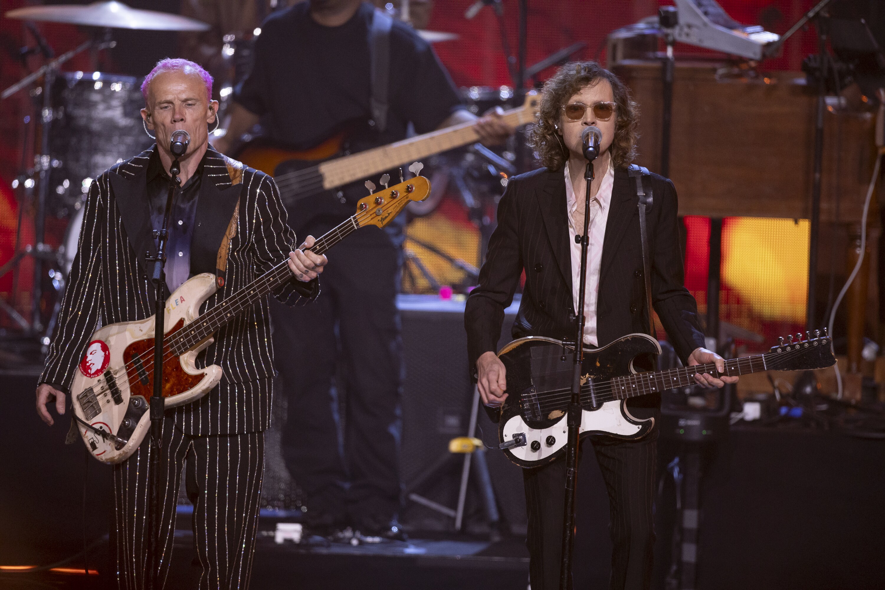 ROCK & ROLL HALL OF FAME 2025 INDUCTION CEREMONY – The 2025 Rock & Roll Hall of Fame Induction Ceremony, with once-in-a-lifetime performances and collaborations paying tribute to the iconic, generation-defining inductees, will be broadcast live coast to coast from Los Angeles on SATURDAY, NOV. 8 (8:00 p.m. EDT) on Disney+. (Disney/Frank Micelotta)  FLEA, BECK 