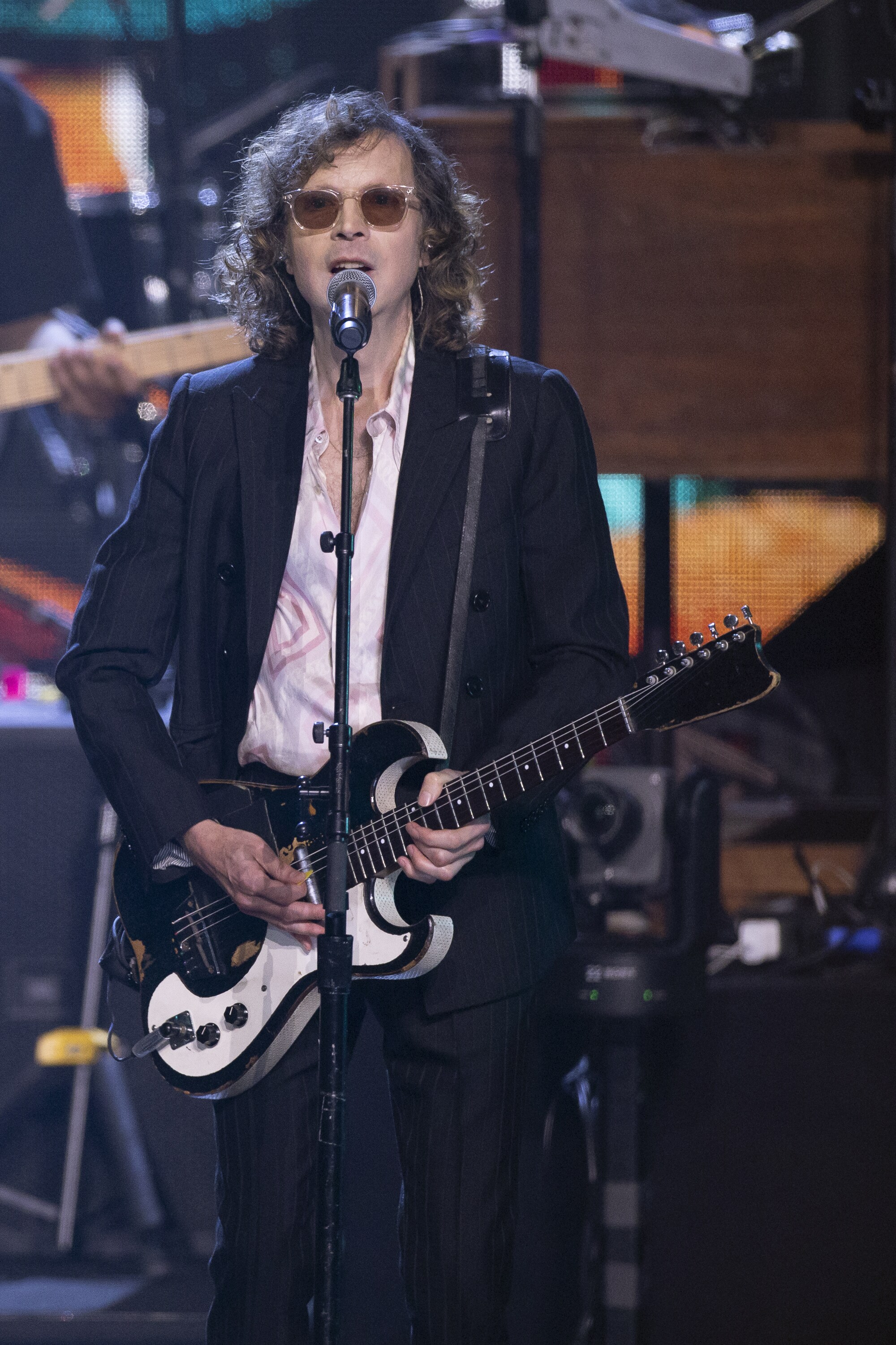 ROCK & ROLL HALL OF FAME 2025 INDUCTION CEREMONY – The 2025 Rock & Roll Hall of Fame Induction Ceremony, with once-in-a-lifetime performances and collaborations paying tribute to the iconic, generation-defining inductees, will be broadcast live coast to coast from Los Angeles on SATURDAY, NOV. 8 (8:00 p.m. EDT) on Disney+. (Disney/Frank Micelotta)  BECK 