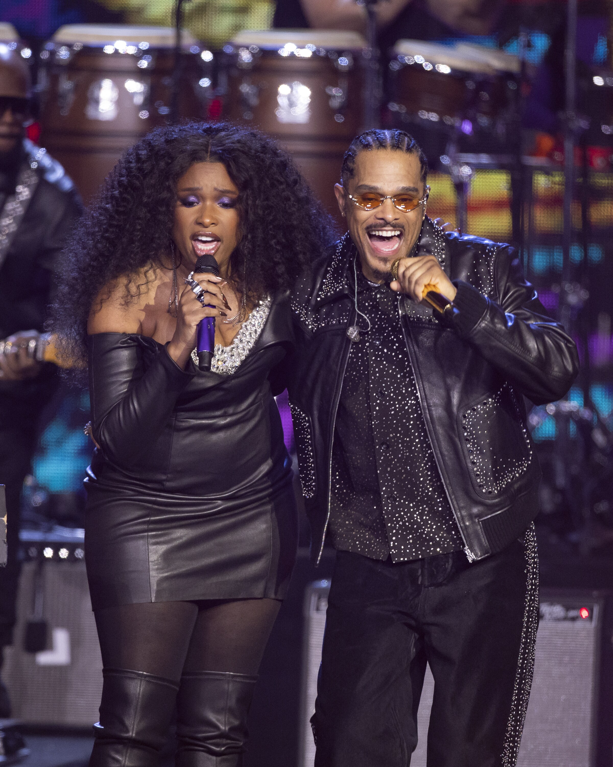 ROCK & ROLL HALL OF FAME 2025 INDUCTION CEREMONY – The 2025 Rock & Roll Hall of Fame Induction Ceremony, with once-in-a-lifetime performances and collaborations paying tribute to the iconic, generation-defining inductees, will be broadcast live coast to coast from Los Angeles on SATURDAY, NOV. 8 (8:00 p.m. EDT) on Disney+. (Disney/Frank Micelotta)  JENNIFER HUDSON, MAXWELL 