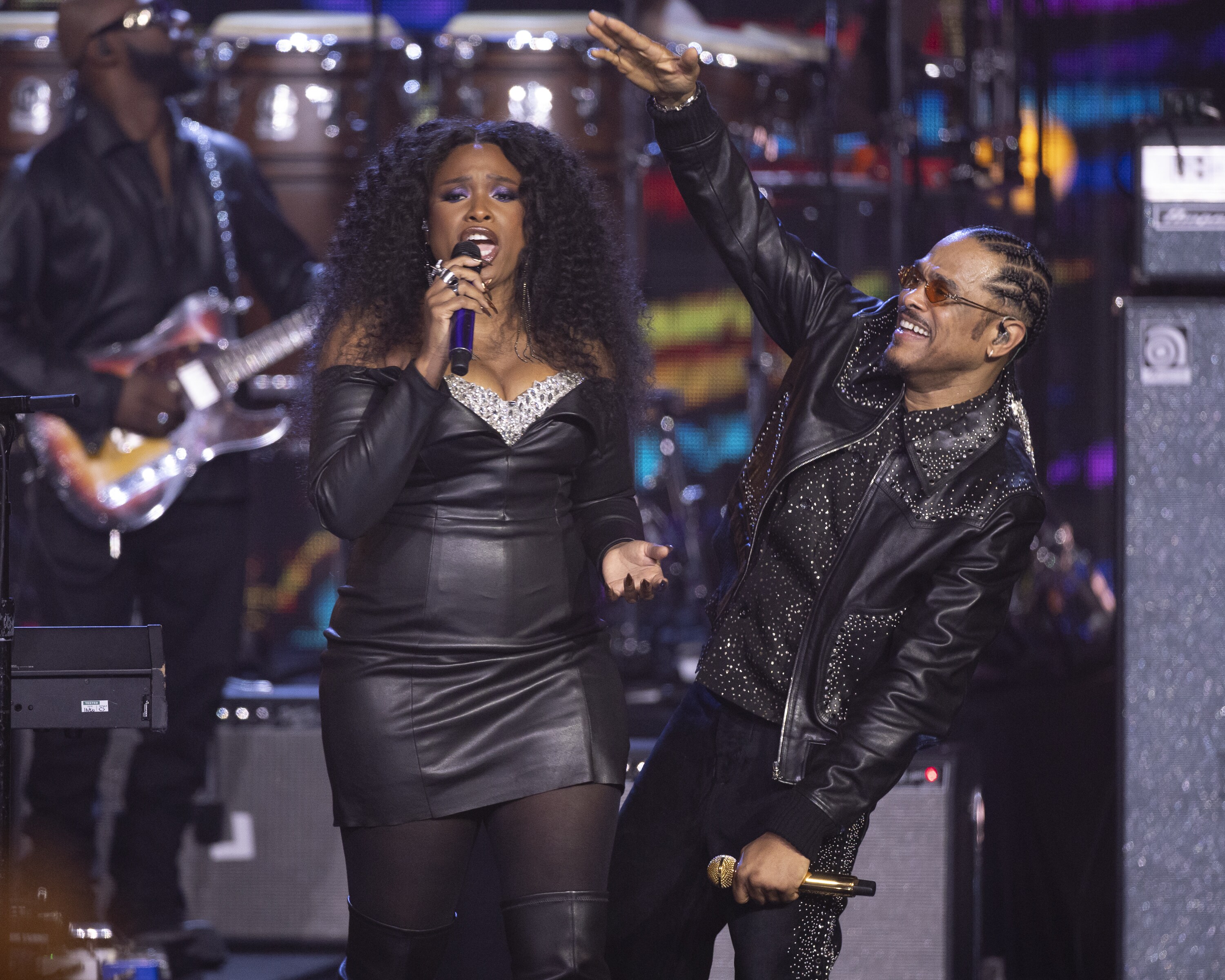 ROCK & ROLL HALL OF FAME 2025 INDUCTION CEREMONY – The 2025 Rock & Roll Hall of Fame Induction Ceremony, with once-in-a-lifetime performances and collaborations paying tribute to the iconic, generation-defining inductees, will be broadcast live coast to coast from Los Angeles on SATURDAY, NOV. 8 (8:00 p.m. EDT) on Disney+. (Disney/Frank Micelotta)  JENNIFER HUDSON, MAXWELL 