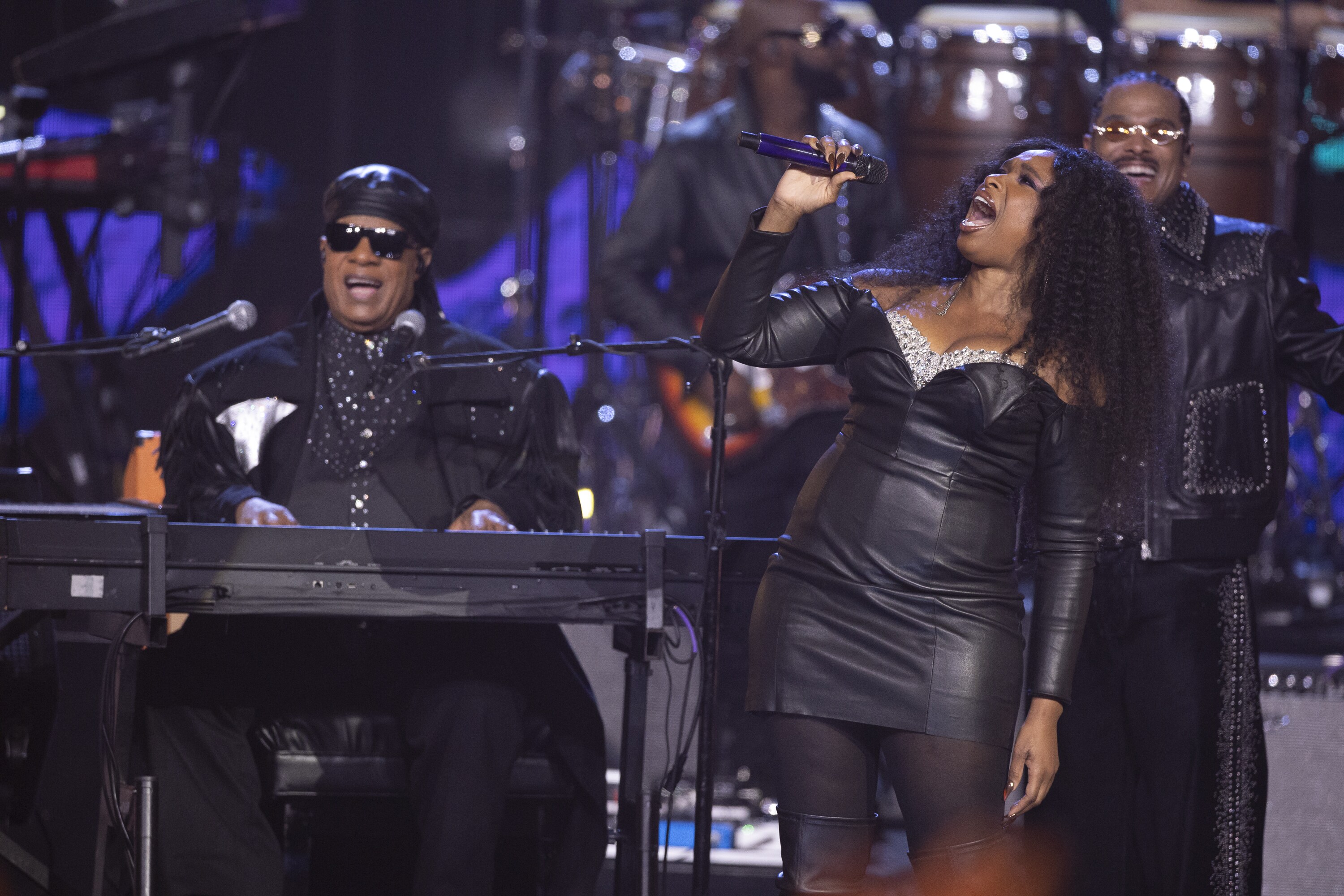 ROCK & ROLL HALL OF FAME 2025 INDUCTION CEREMONY – The 2025 Rock & Roll Hall of Fame Induction Ceremony, with once-in-a-lifetime performances and collaborations paying tribute to the iconic, generation-defining inductees, will be broadcast live coast to coast from Los Angeles on SATURDAY, NOV. 8 (8:00 p.m. EDT) on Disney+. (Disney/Frank Micelotta)  STEVIE WONDER, JENNIFER HUDSON, MAXWELL 