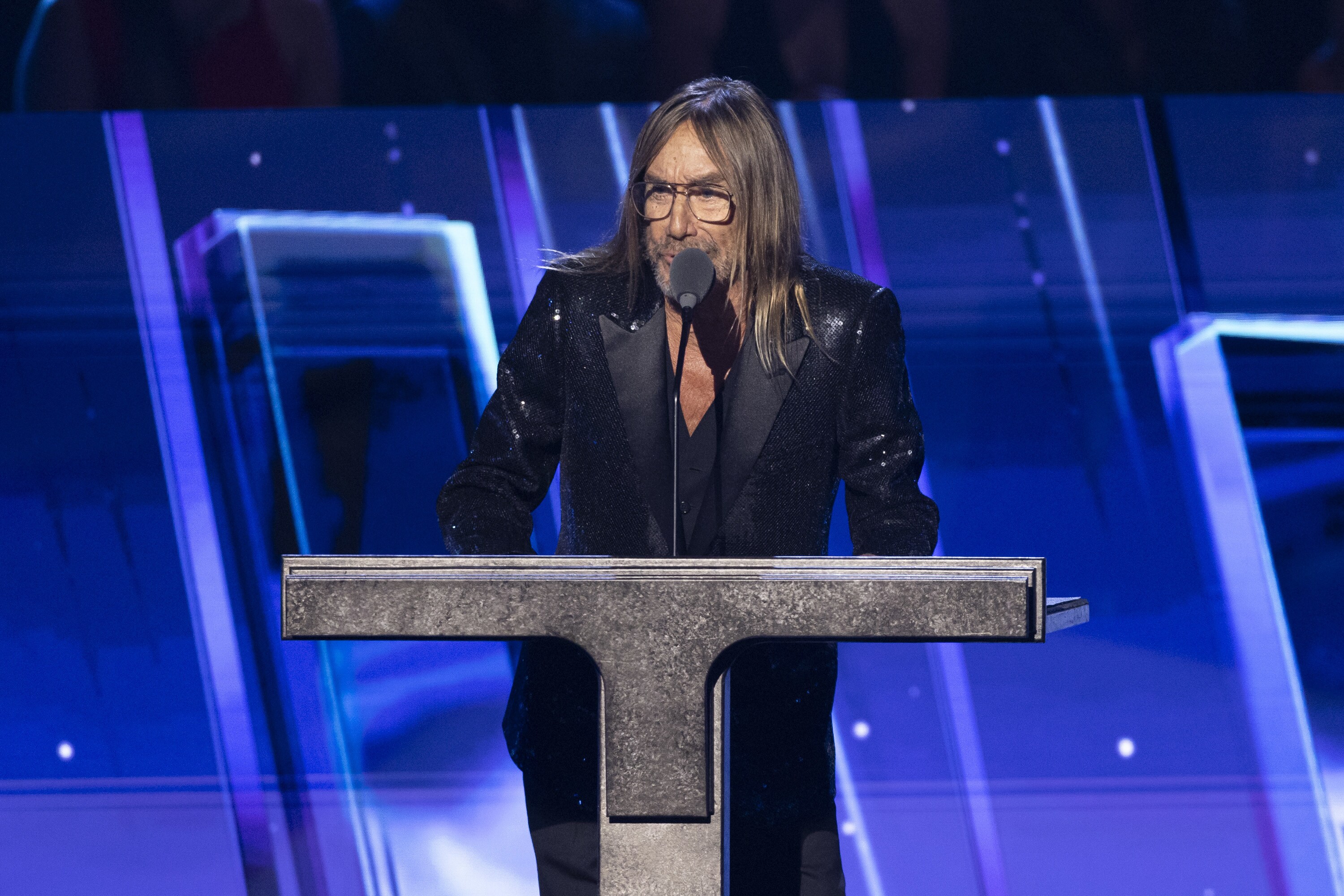 ROCK & ROLL HALL OF FAME 2025 INDUCTION CEREMONY – The 2025 Rock & Roll Hall of Fame Induction Ceremony, with once-in-a-lifetime performances and collaborations paying tribute to the iconic, generation-defining inductees, will be broadcast live coast to coast from Los Angeles on SATURDAY, NOV. 8 (8:00 p.m. EDT) on Disney+. (Disney/Frank Micelotta)  IGGY POP 