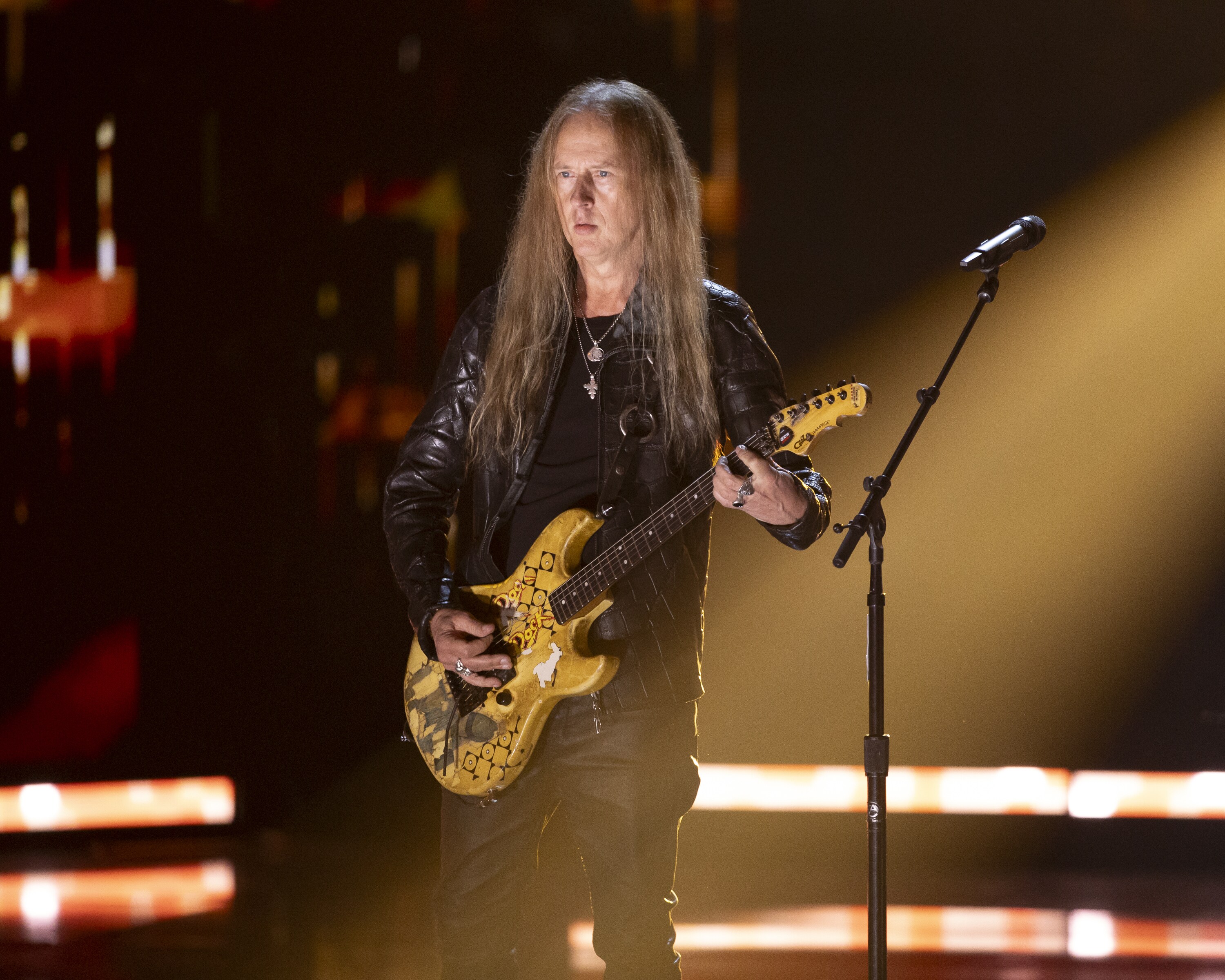 ROCK & ROLL HALL OF FAME 2025 INDUCTION CEREMONY – The 2025 Rock & Roll Hall of Fame Induction Ceremony, with once-in-a-lifetime performances and collaborations paying tribute to the iconic, generation-defining inductees, will be broadcast live coast to coast from Los Angeles on SATURDAY, NOV. 8 (8:00 p.m. EDT) on Disney+. (Disney/Frank Micelotta)  JERRY CANTRELL 