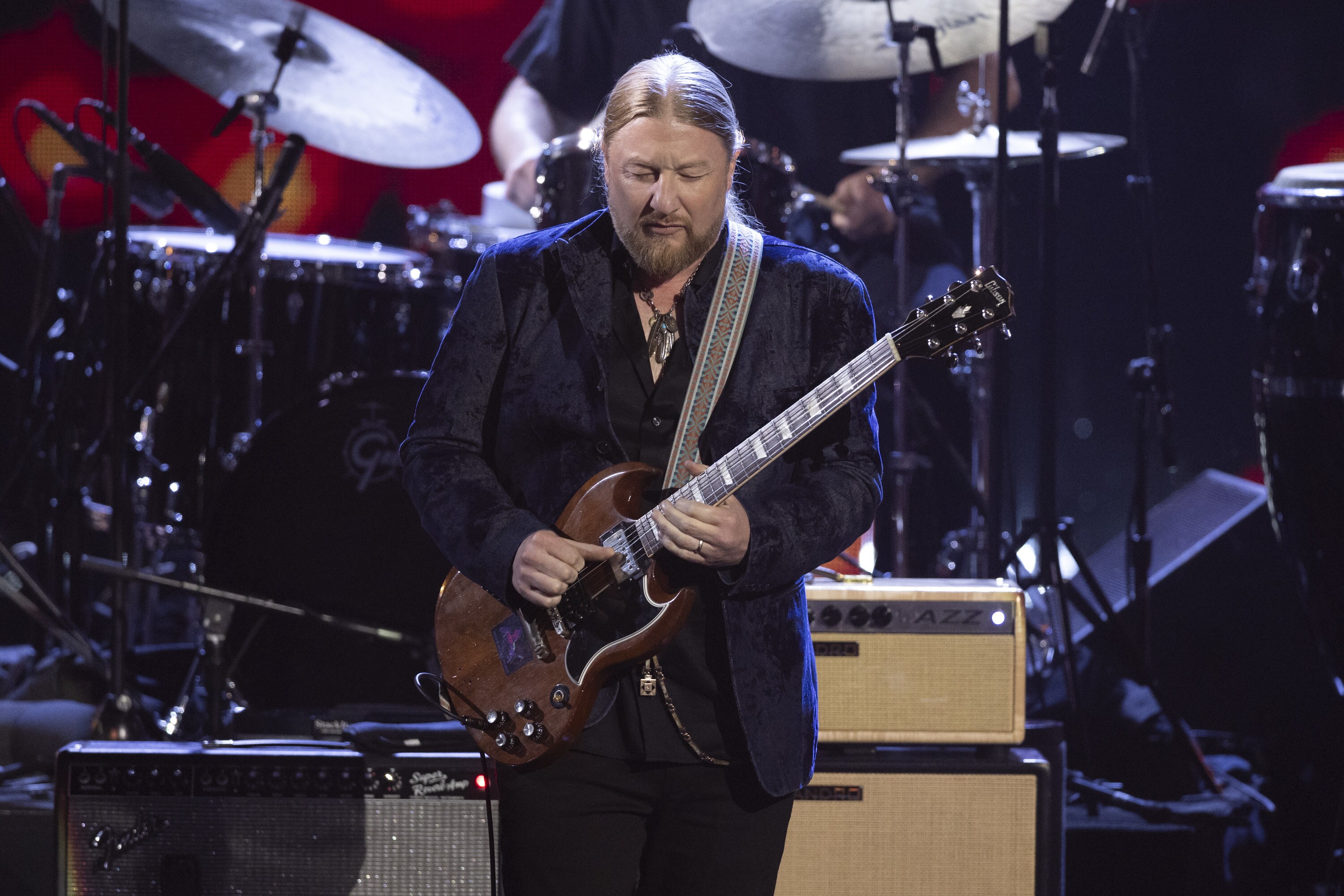 ROCK & ROLL HALL OF FAME 2025 INDUCTION CEREMONY – The 2025 Rock & Roll Hall of Fame Induction Ceremony, with once-in-a-lifetime performances and collaborations paying tribute to the iconic, generation-defining inductees, will be broadcast live coast to coast from Los Angeles on SATURDAY, NOV. 8 (8:00 p.m. EDT) on Disney+. (Disney/Frank Micelotta)  DEREK TRUCKS 