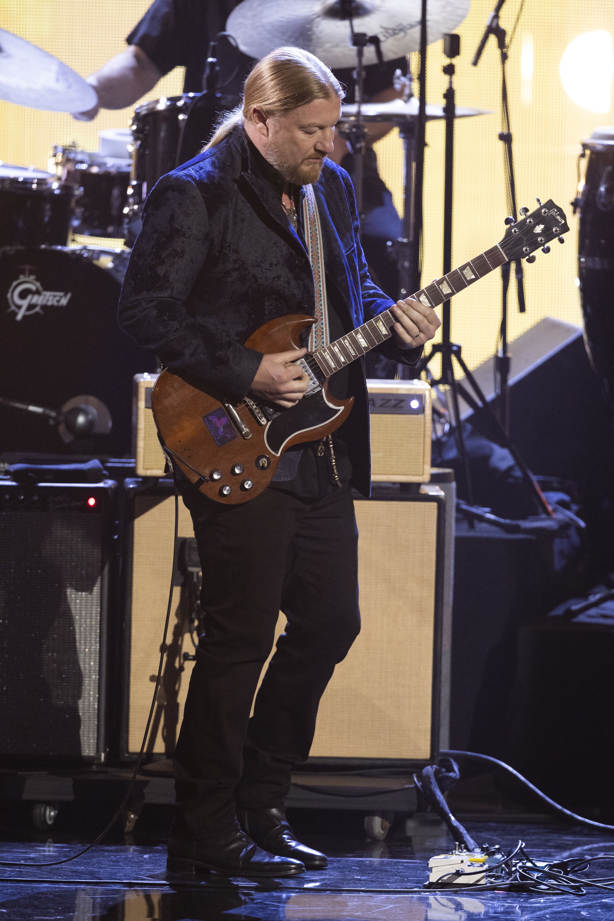 ROCK & ROLL HALL OF FAME 2025 INDUCTION CEREMONY – The 2025 Rock & Roll Hall of Fame Induction Ceremony, with once-in-a-lifetime performances and collaborations paying tribute to the iconic, generation-defining inductees, will be broadcast live coast to coast from Los Angeles on SATURDAY, NOV. 8 (8:00 p.m. EDT) on Disney+. (Disney/Frank Micelotta)  DEREK TRUCKS 