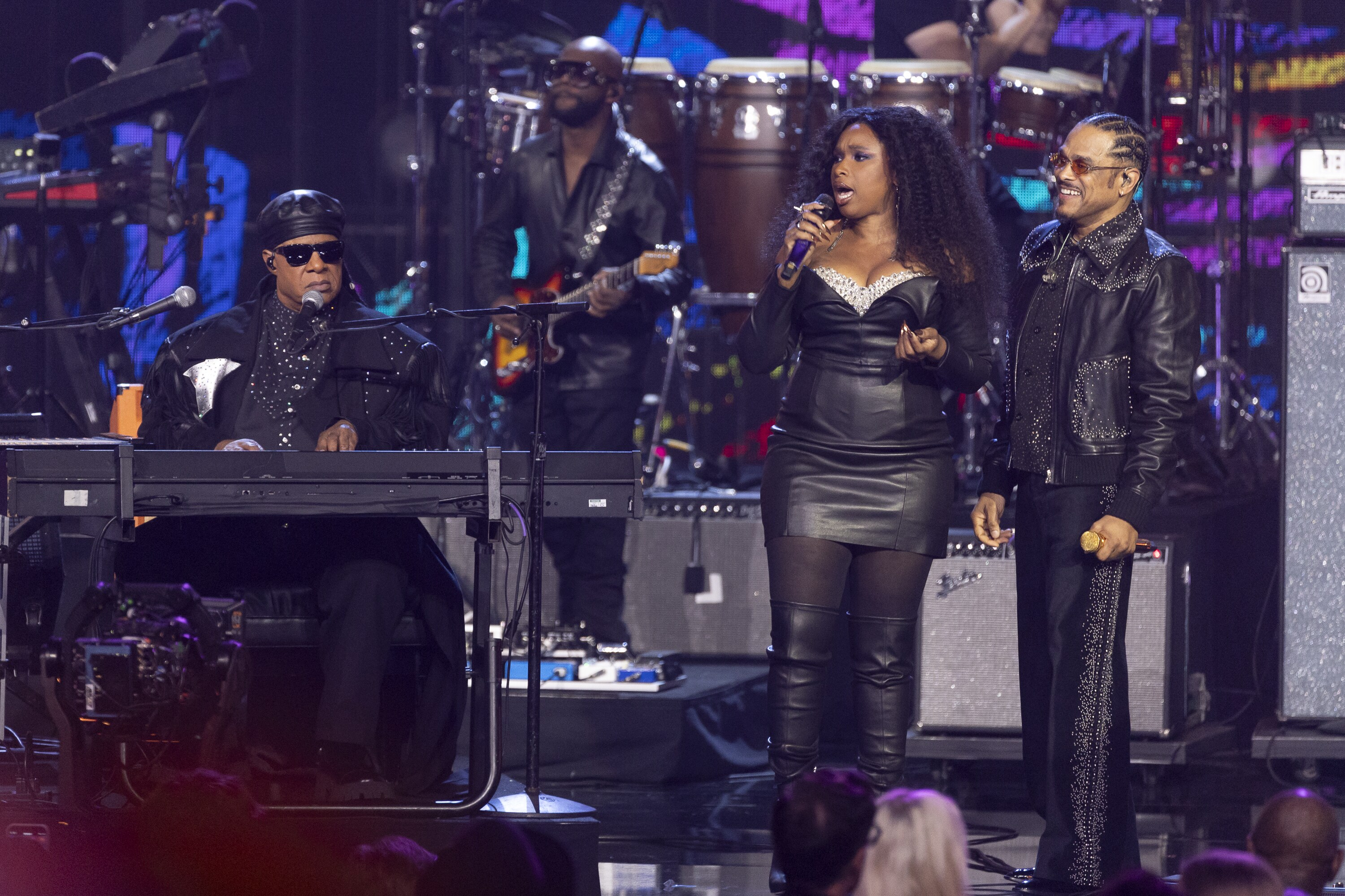 ROCK & ROLL HALL OF FAME 2025 INDUCTION CEREMONY – The 2025 Rock & Roll Hall of Fame Induction Ceremony, with once-in-a-lifetime performances and collaborations paying tribute to the iconic, generation-defining inductees, will be broadcast live coast to coast from Los Angeles on SATURDAY, NOV. 8 (8:00 p.m. EDT) on Disney+. (Disney/Frank Micelotta)  STEVIE WONDER, JENNIFER HUDSON, MAXWELL 