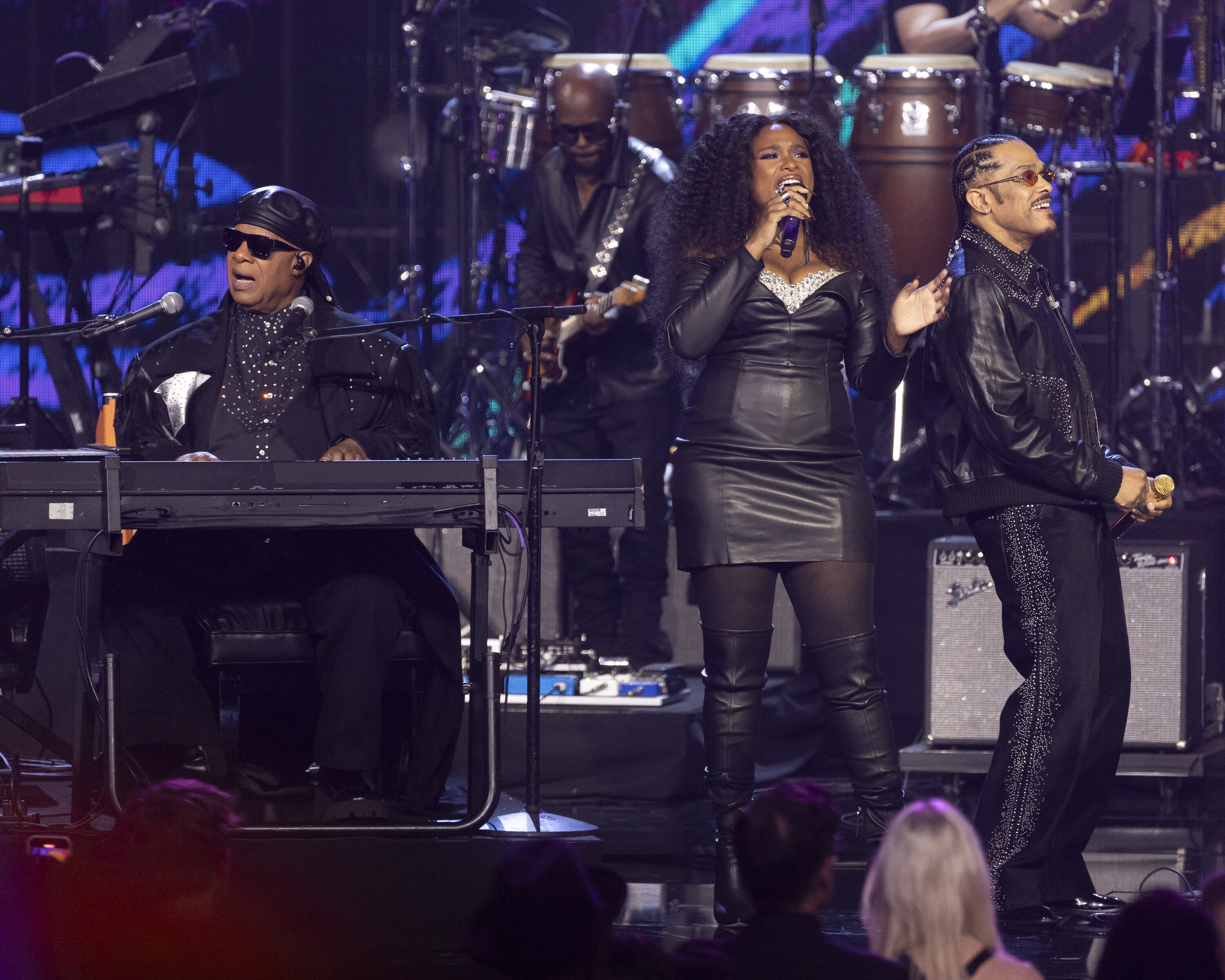 ROCK & ROLL HALL OF FAME 2025 INDUCTION CEREMONY – The 2025 Rock & Roll Hall of Fame Induction Ceremony, with once-in-a-lifetime performances and collaborations paying tribute to the iconic, generation-defining inductees, will be broadcast live coast to coast from Los Angeles on SATURDAY, NOV. 8 (8:00 p.m. EDT) on Disney+. (Disney/Frank Micelotta)  STEVIE WONDER, JENNIFER HUDSON, MAXWELL 